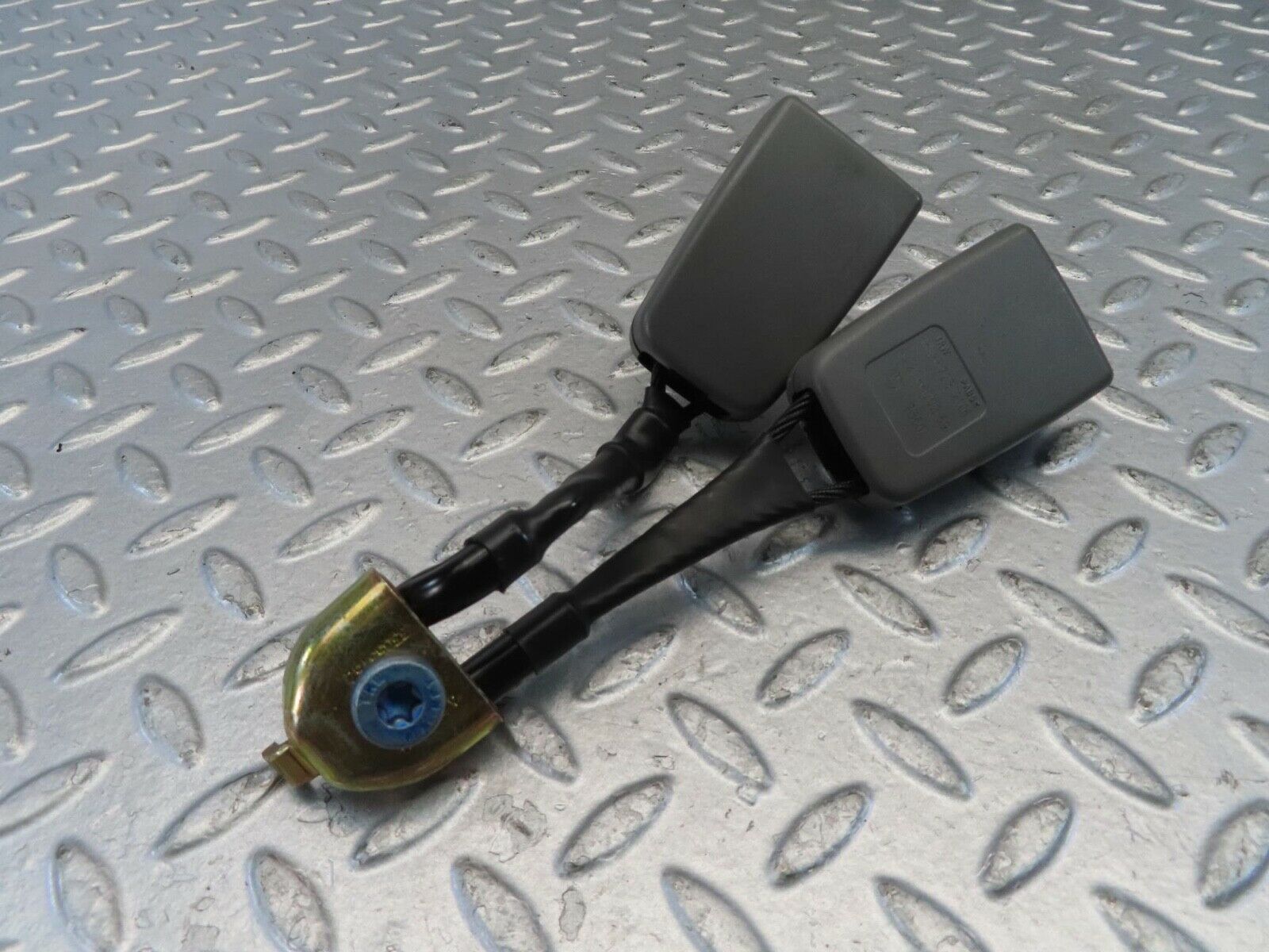 11216 Mercedes-Benz W221 S320 Rear Seat Belt Buckle 2218600269