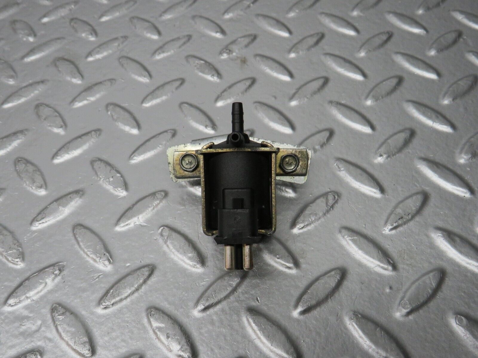 31618 Mercedes-Benz W201 190LE 1.8L Vacuum Control Valve Pierburg 0015407097