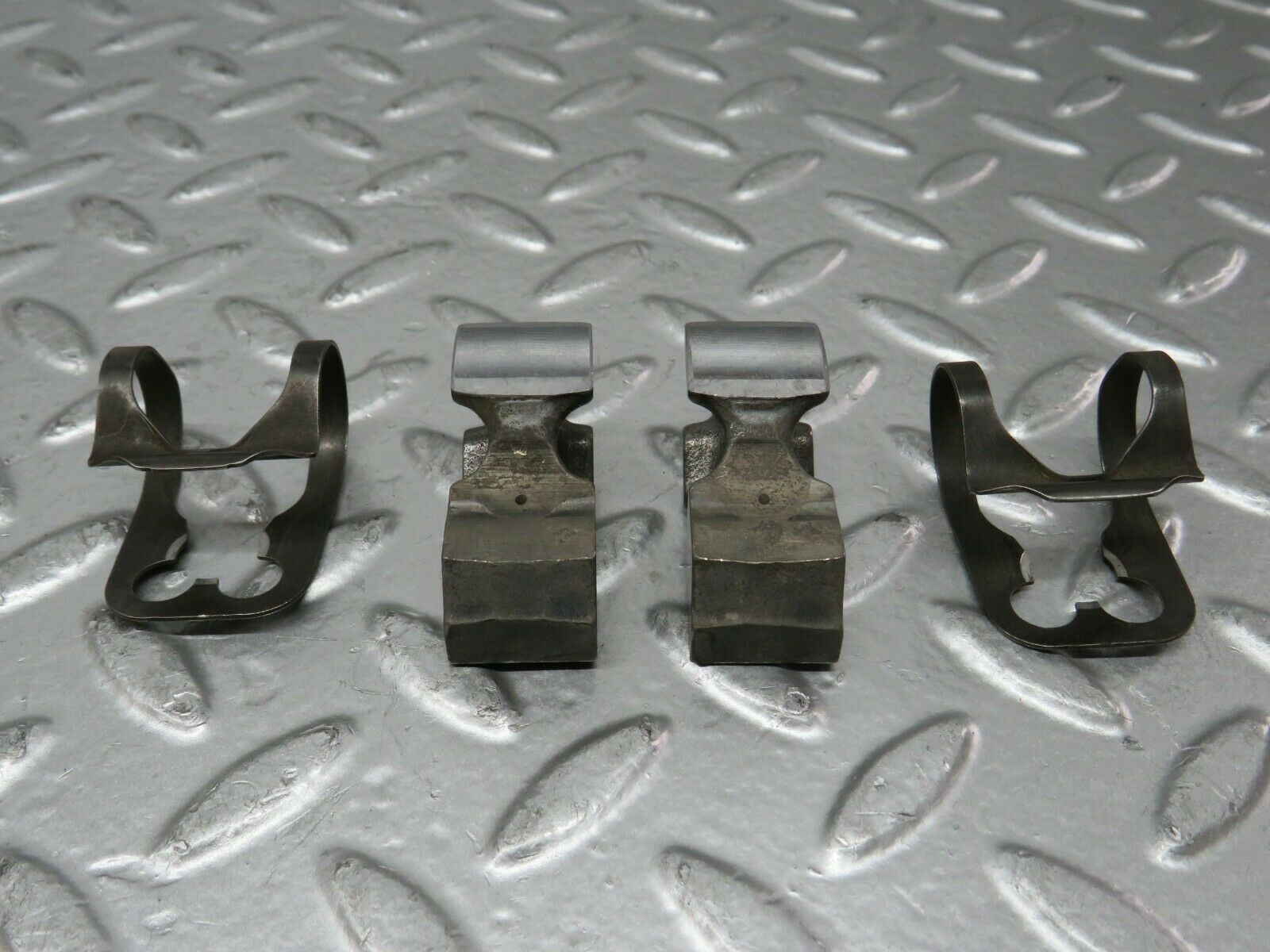 23575 Mercedes-Benz W114 280E Valve Rocker Arm With Retaining Spring