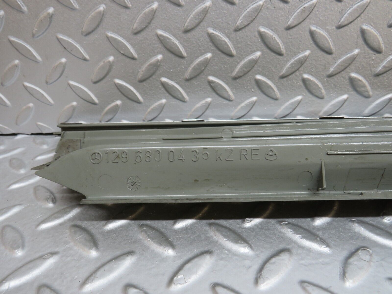 39522 Mercedes-Benz R129 320SL Coupe Right Door Sill Grey