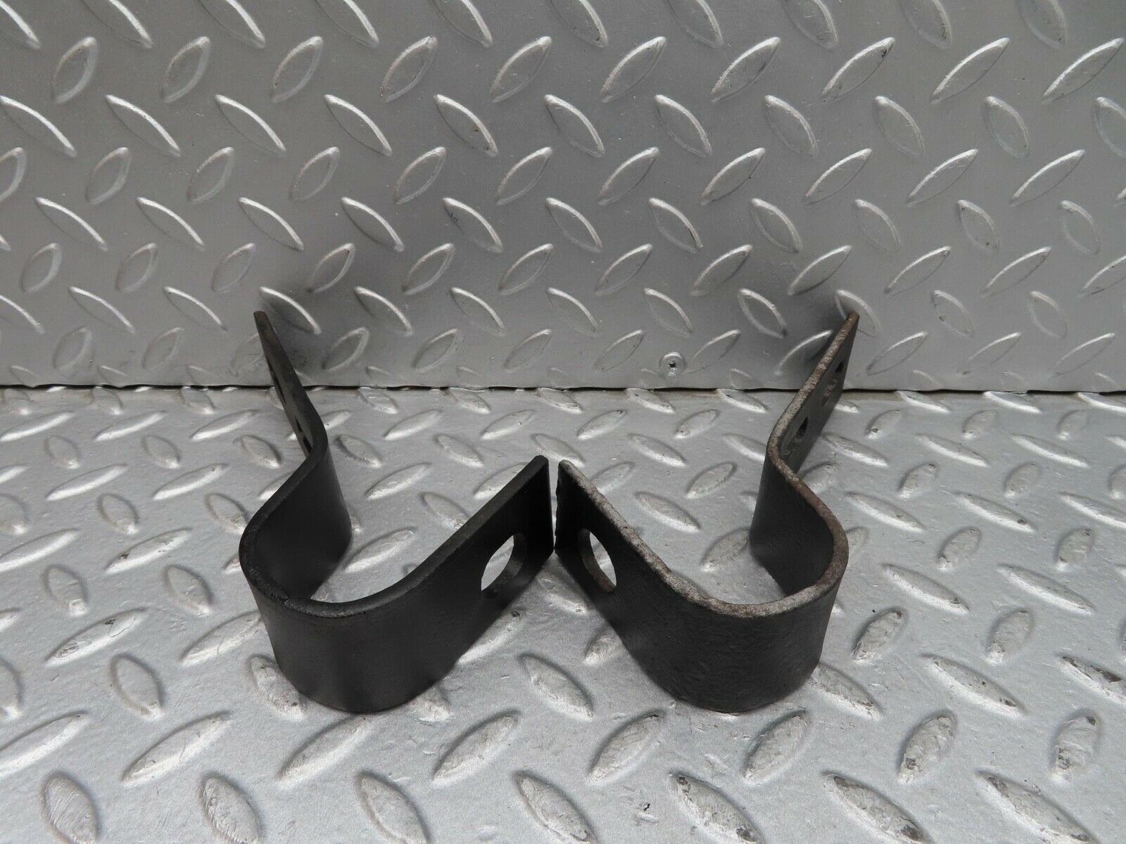 12636 Mercedes-Benz W108 280SE 3.5 Front Bumper Holder