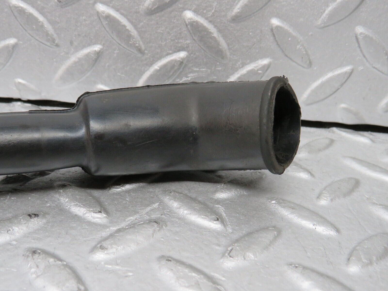 38003 Mercedes-Benz A124 320E Cabriolet Water Drain Hose Left 1246280194