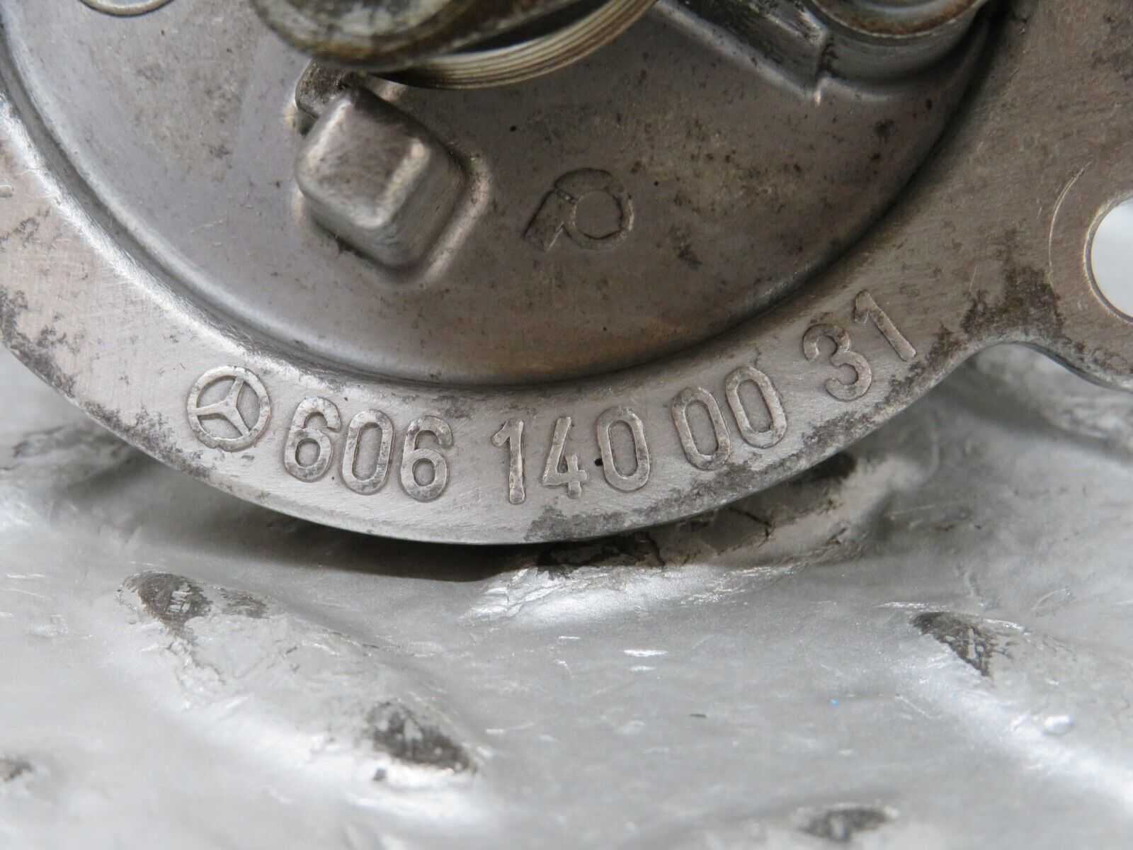 27707 Mercedes-Benz S124 300TE Inlet Manifold Flap Resonance Valve 6061400031