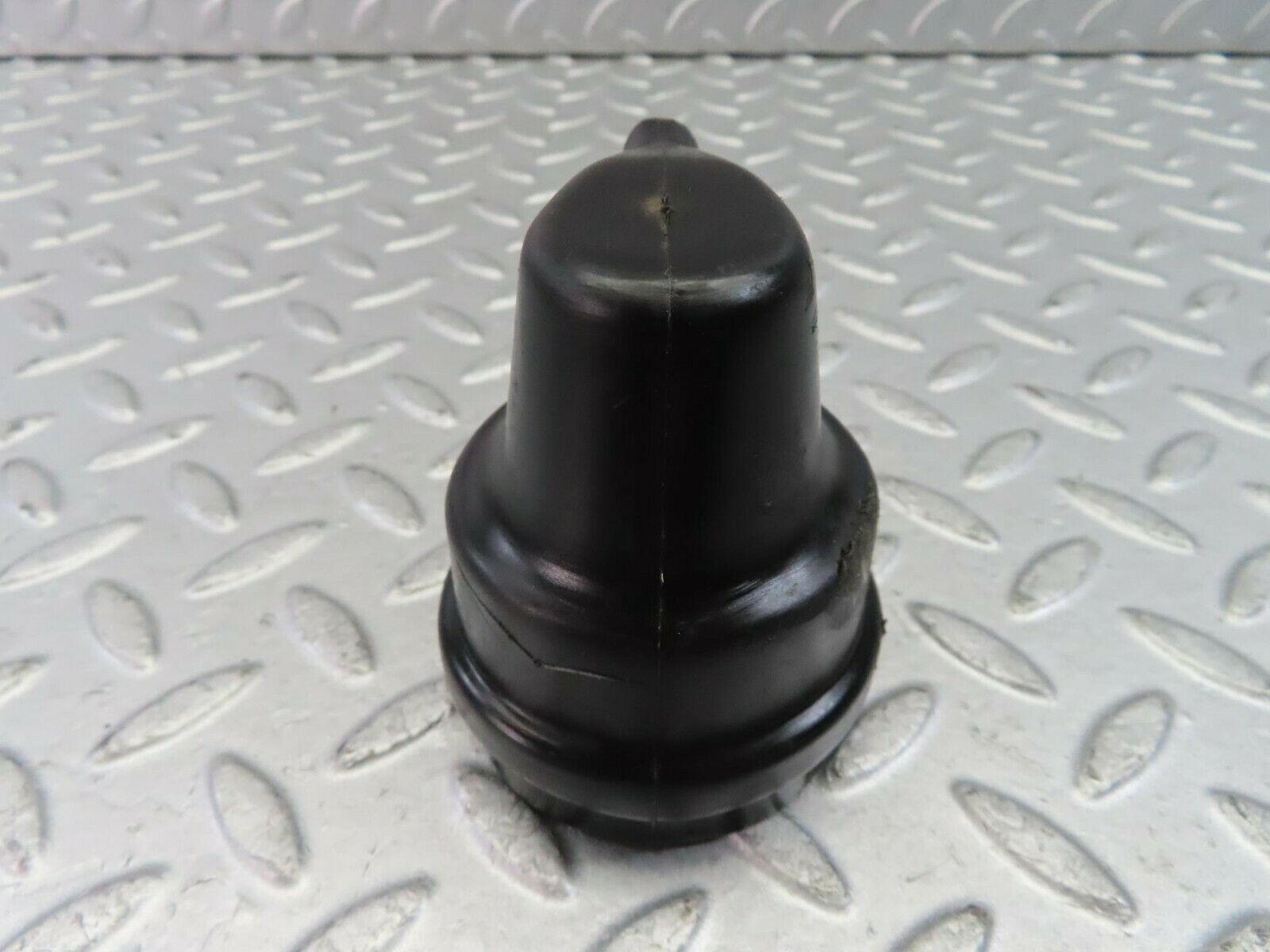 9710 Mercedes-Benz C123 280CE Coupe Ignition Coil Protective Cap 0001581785
