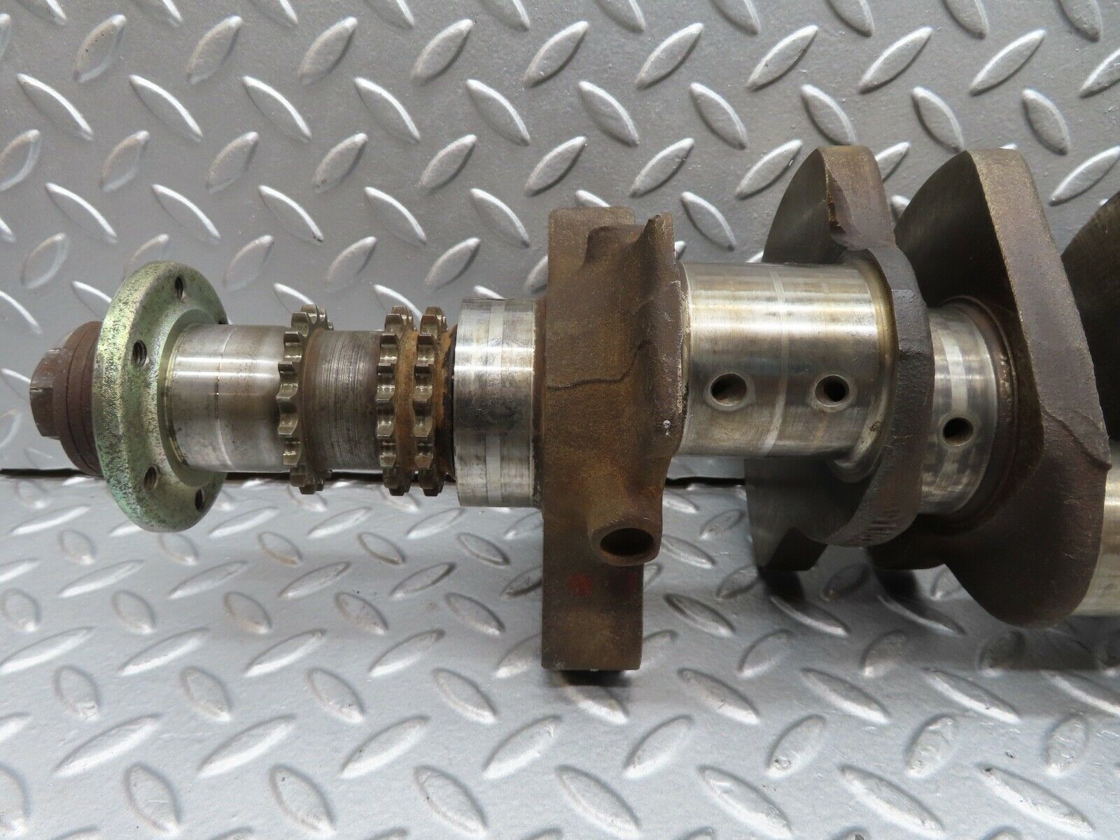 16774 Mercedes-Benz C107 380SLC Crankshaft 1160311001