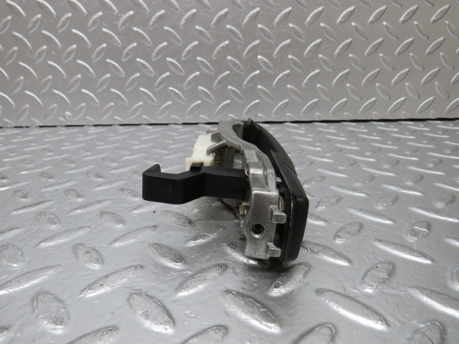 30476 Mercedes-Benz W124 230E Rear Left Exterior Door Handle