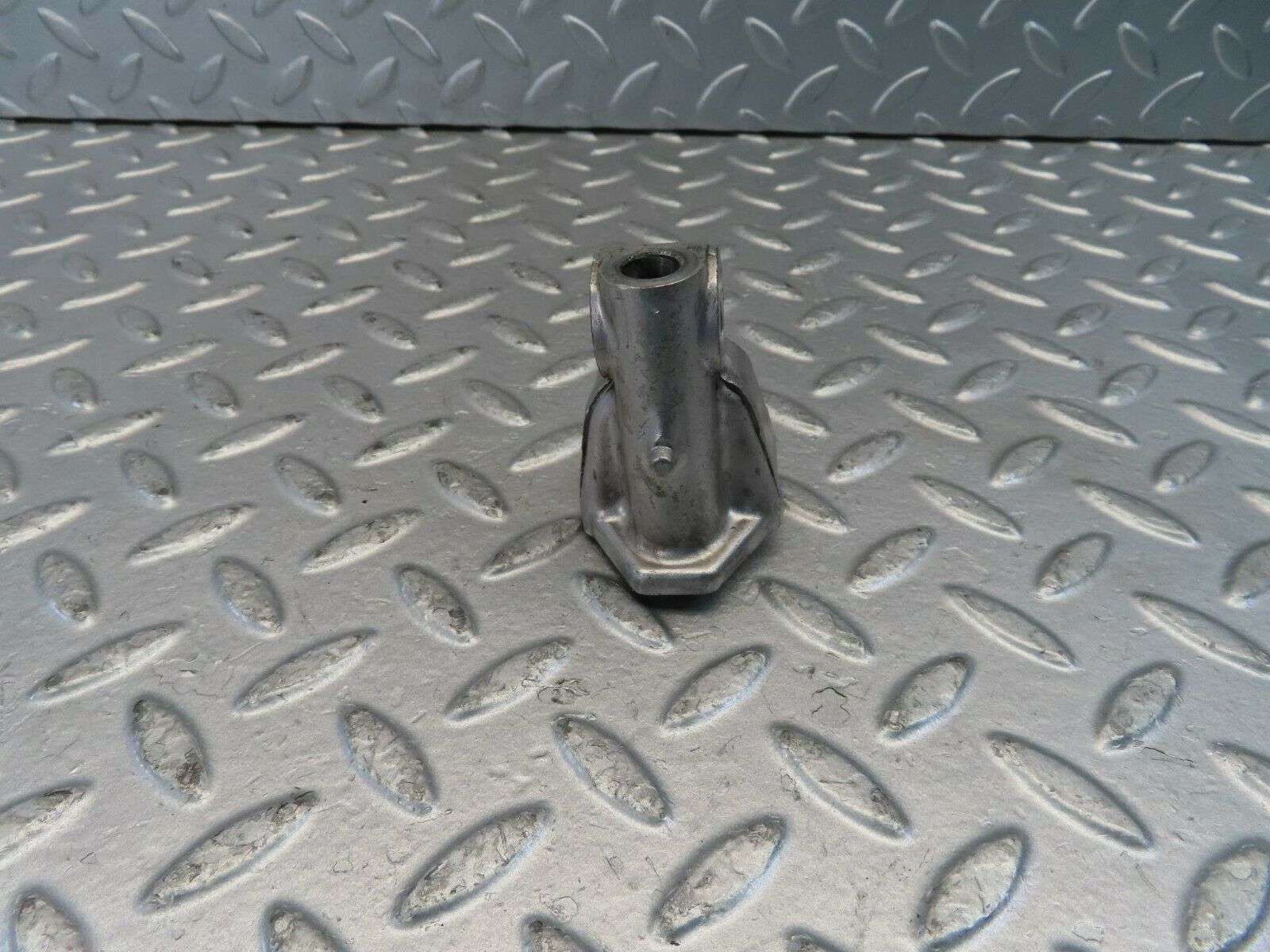 10970 Mercedes-Benz W115 220D Rocker Arm Support 6150550110