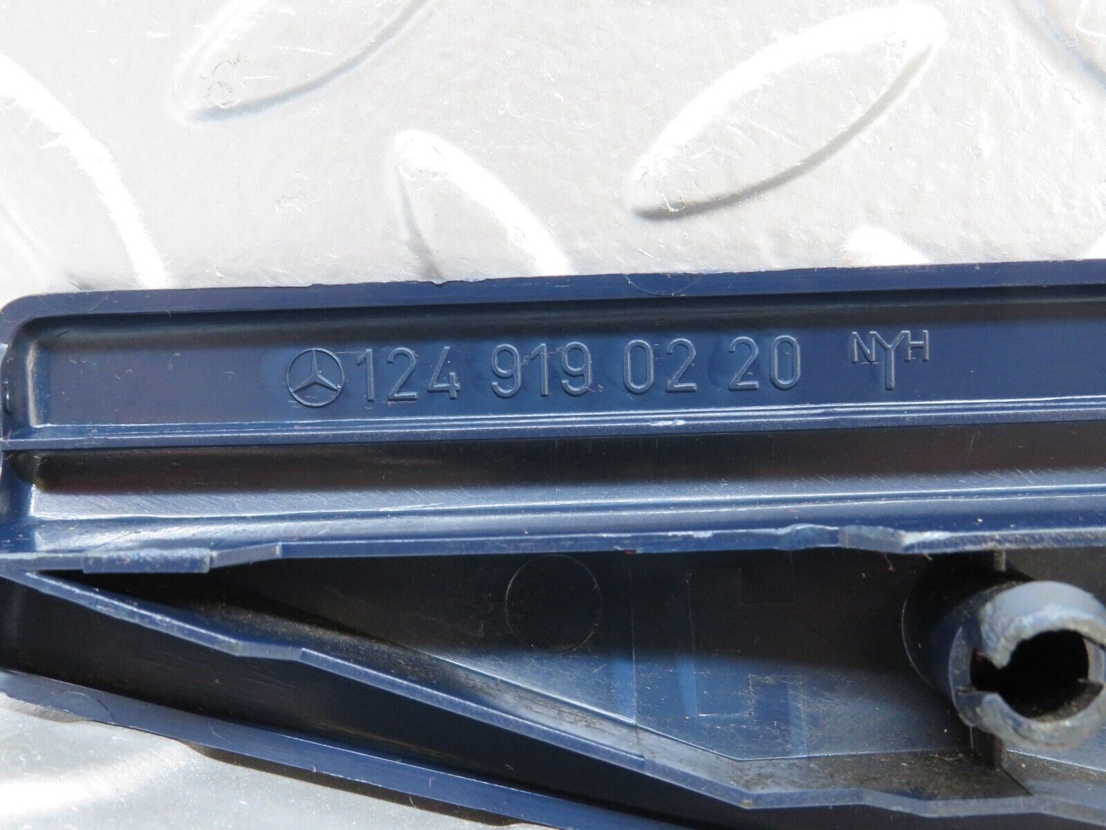 25333 Mercedes-Benz W201 190D Front Right Seat Cover 1249190220