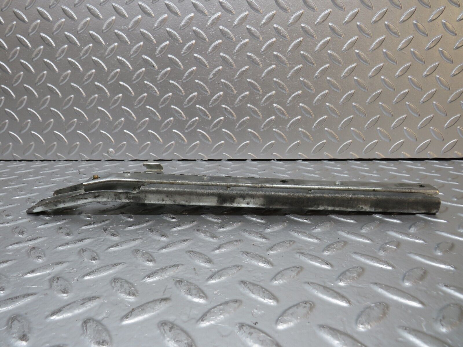 31173 Mercedes-Benz W123 230E Front Right Seat Rail