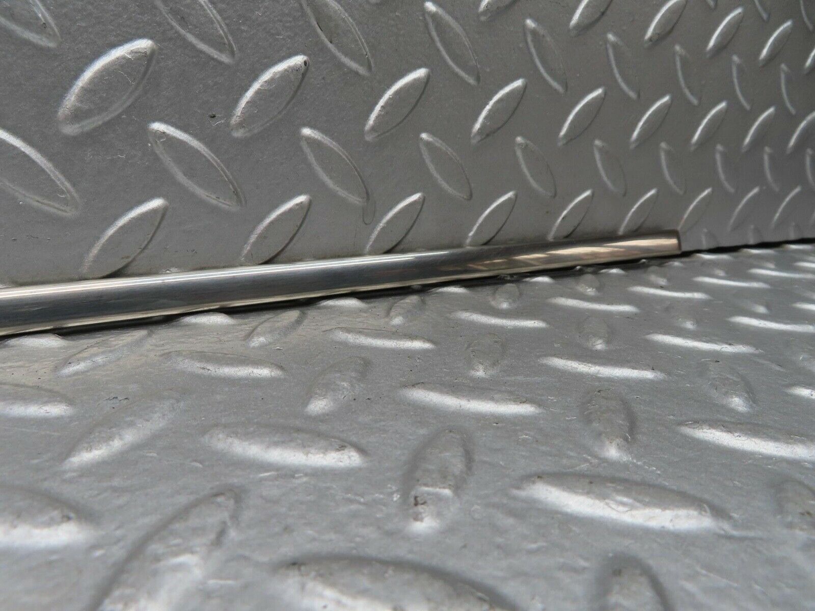 15197 Mercedes-Benz W140 S320 Rear Right Door Lower Chrome Moulding Trim