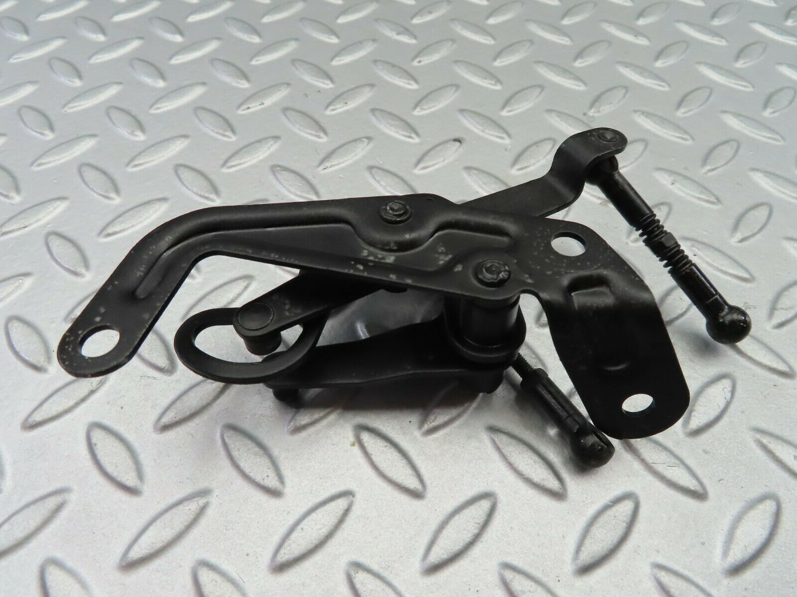 7105 Mercedes-Benz C107 350SLC Coupe throttle linkage