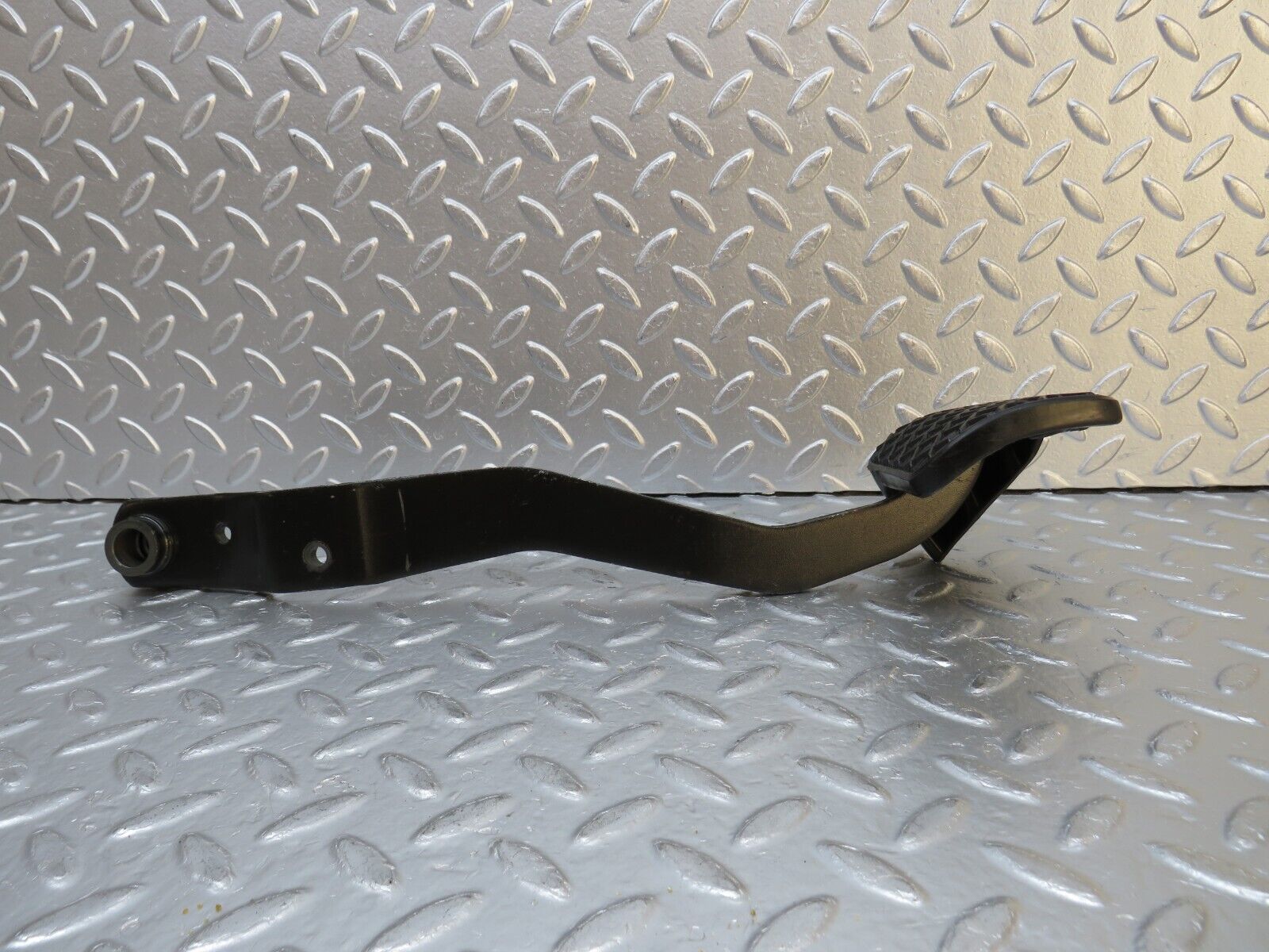 32241 Mercedes-Benz W123 230E Brake Pedal With Rubber 1232910082