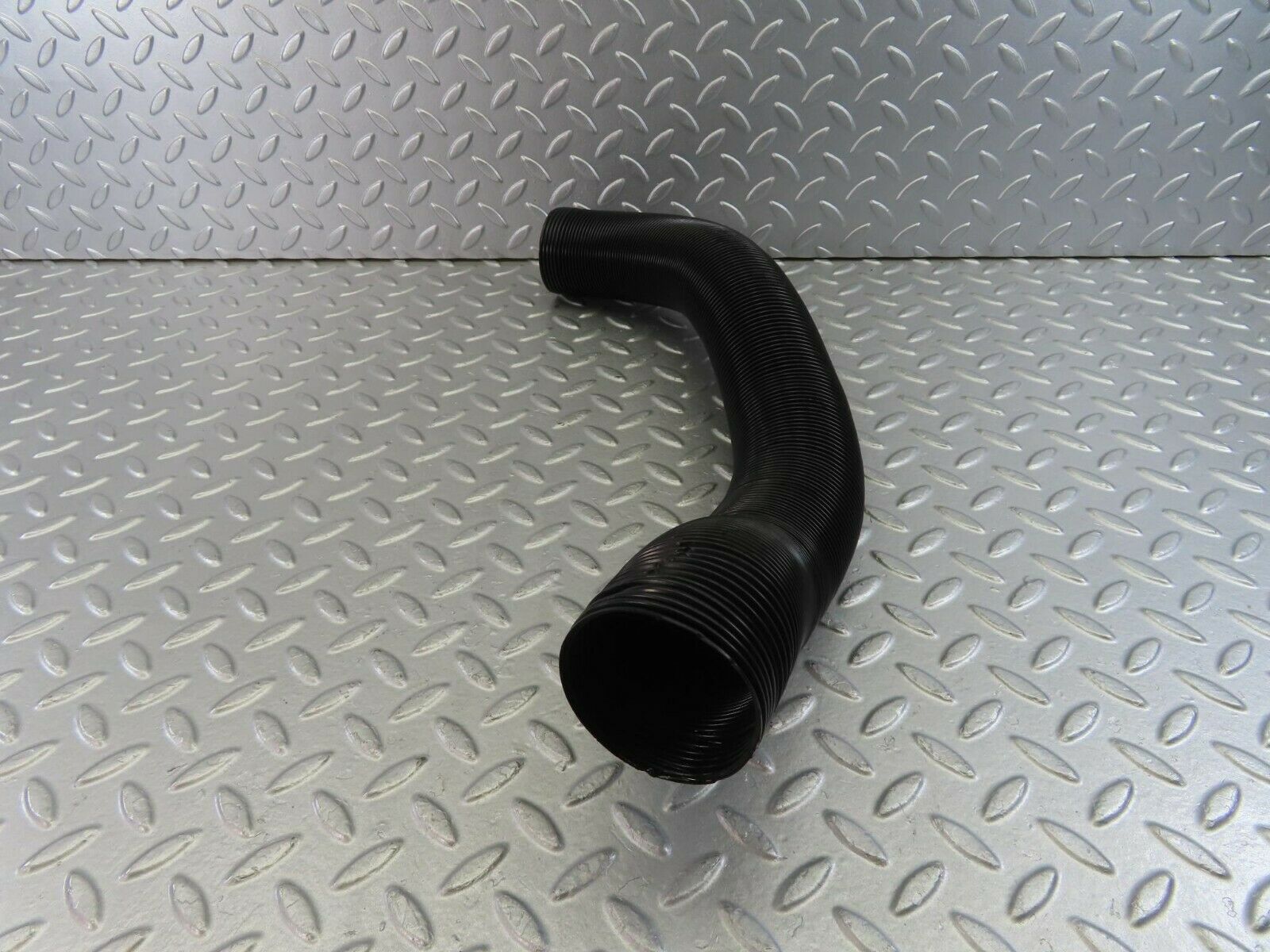 10049 Mercedes-Benz C123 230CE Coupe Air Duct Pipe Hose