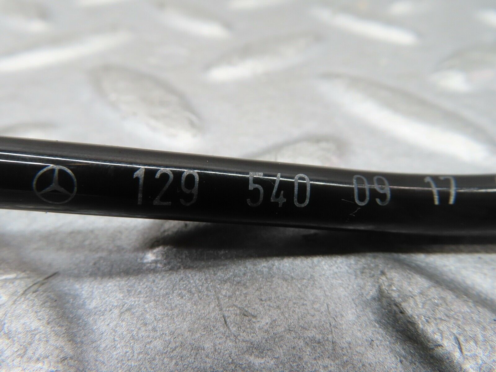 17288 Mercedes-Benz R129 300SL Coupe Front Right Abs Sensor 1295400917