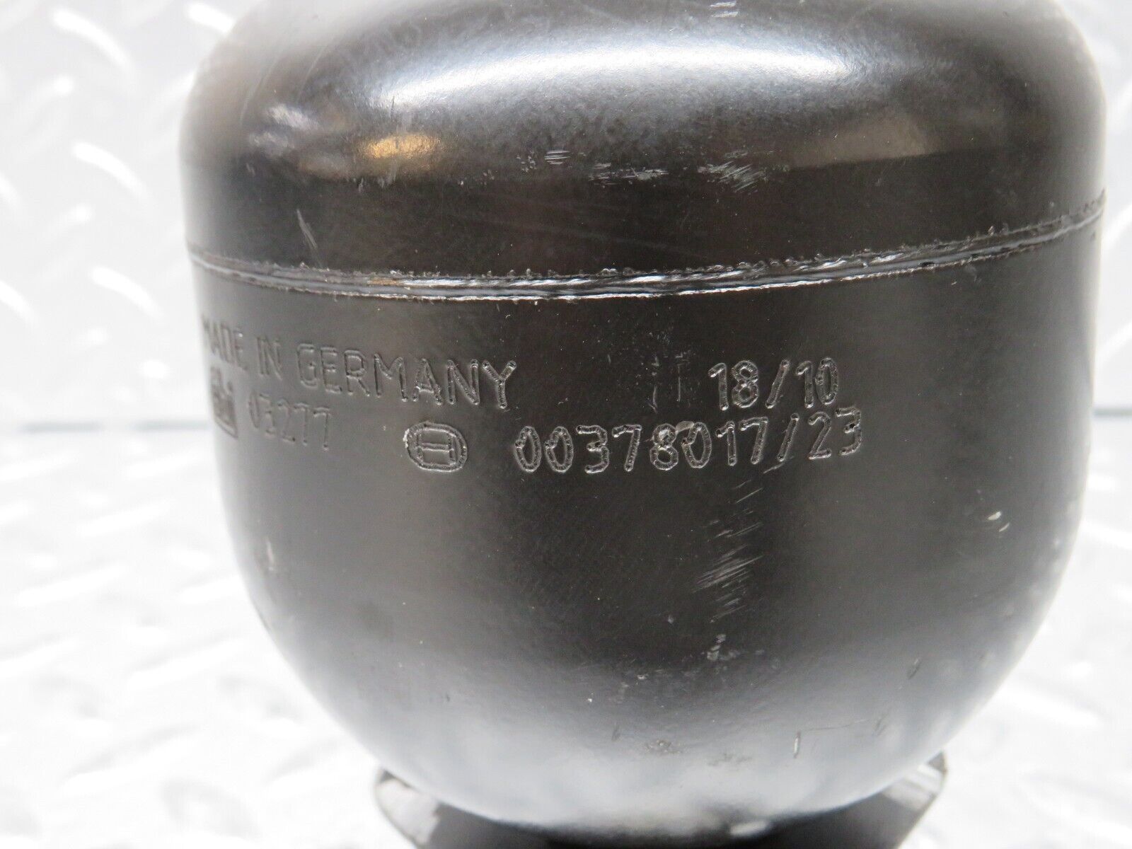 31548 Mercedes-Benz S124 220TE Wagon Rear Suspension Sphere 0037801723