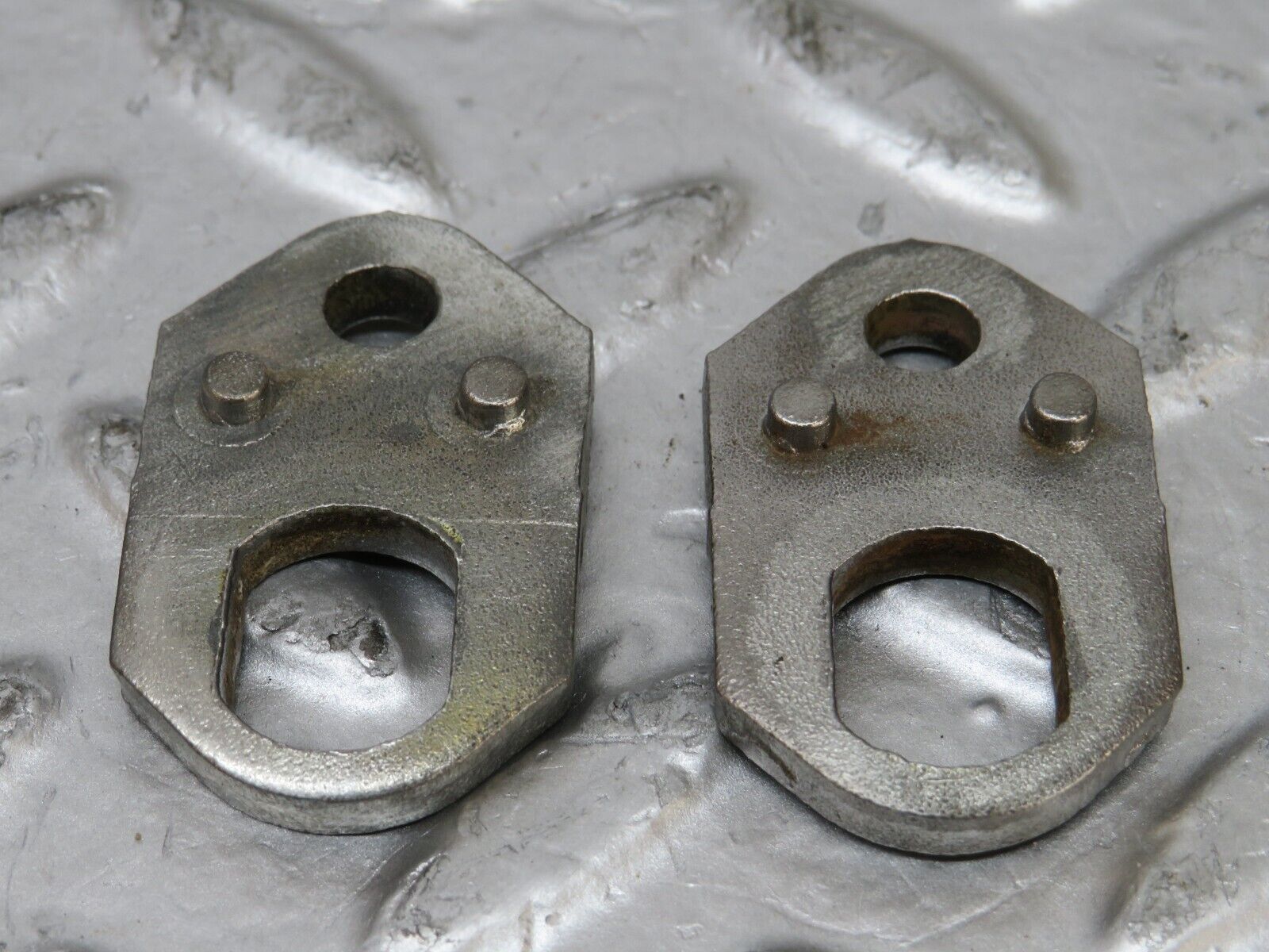 26260 Mercedes-Benz W116 450SE Fuel Injector Bracket 2 pcs