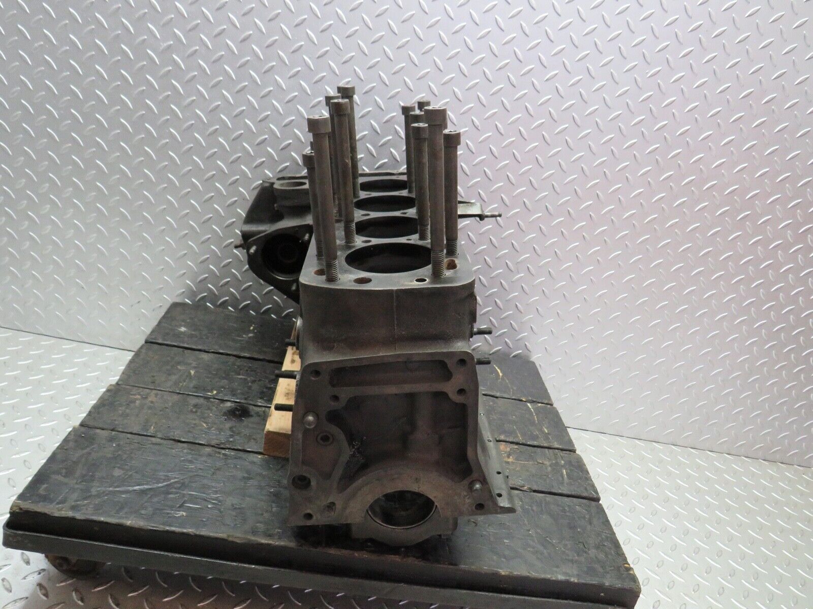 0346 Mercedes-Benz W123 220D Engine Block 6150111101