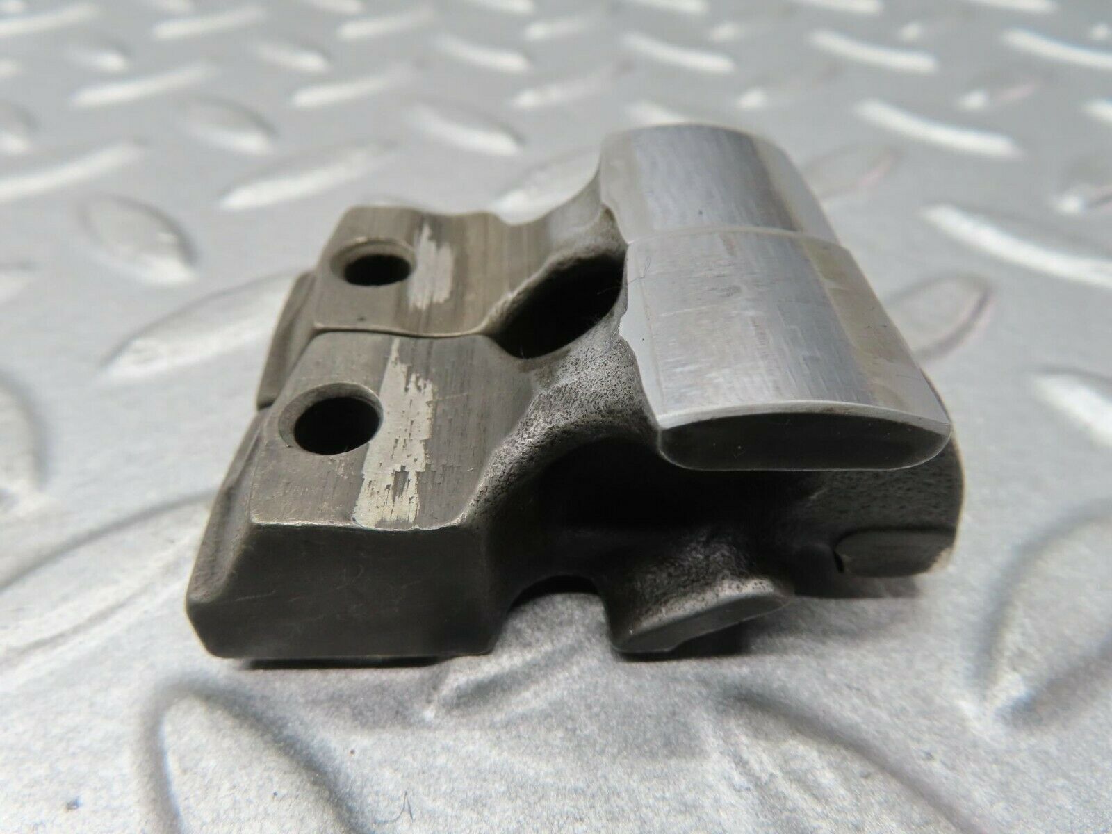 16566 Mercedes-Benz C107 350SLC Coupe Valve Rocker Arm With Retaining Spring