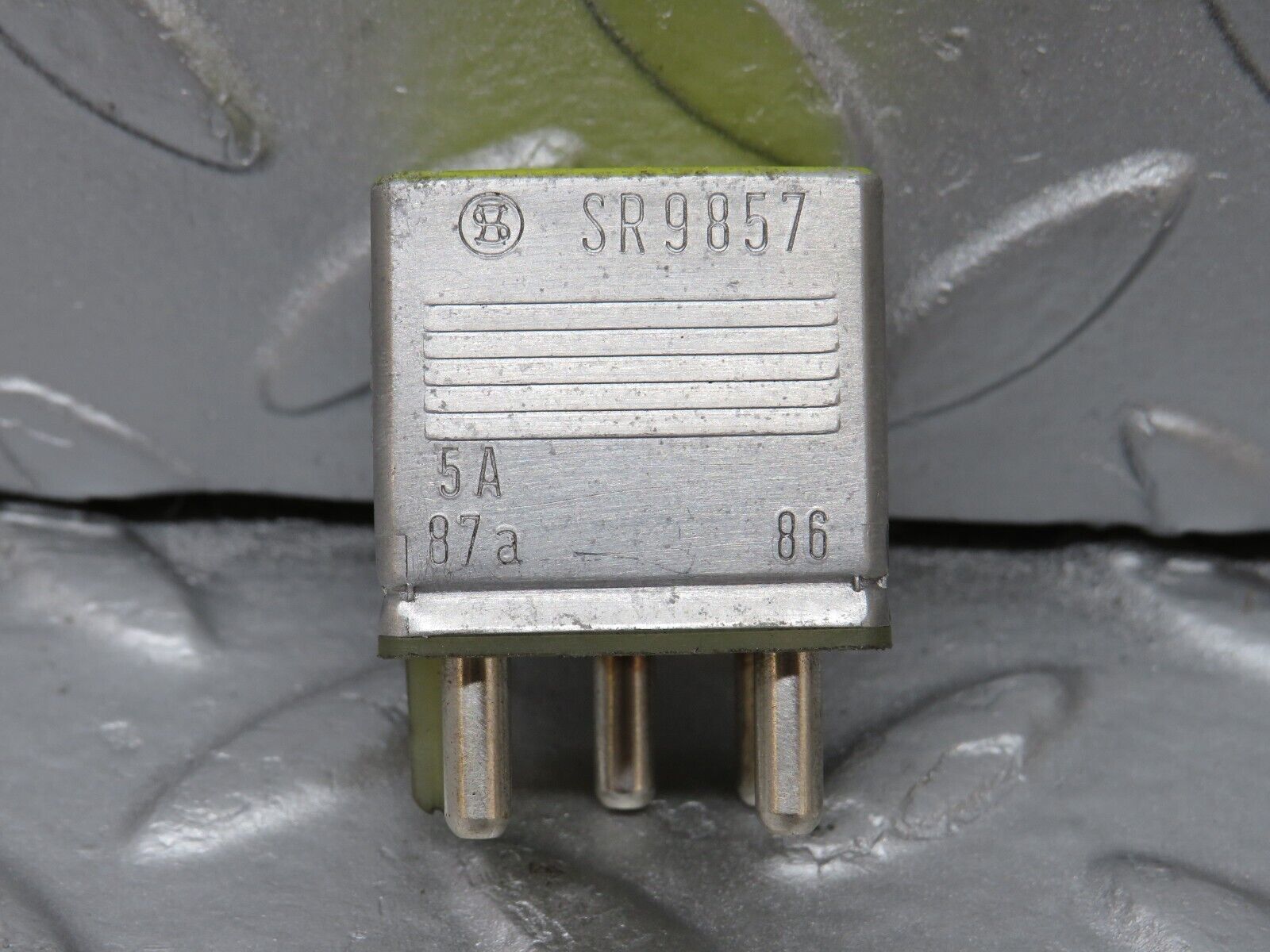 36708 Mercedes-Benz W201 190E 2.0L Fuel Cut Off Relay 0015426119