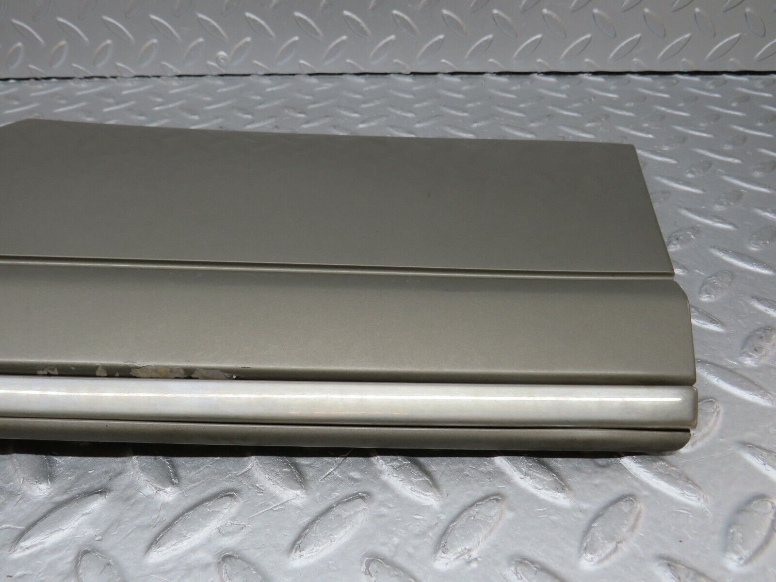 35967 Mercedes-Benz W126 420SE Front Right Fender Wing Moulding Trim 1266903640