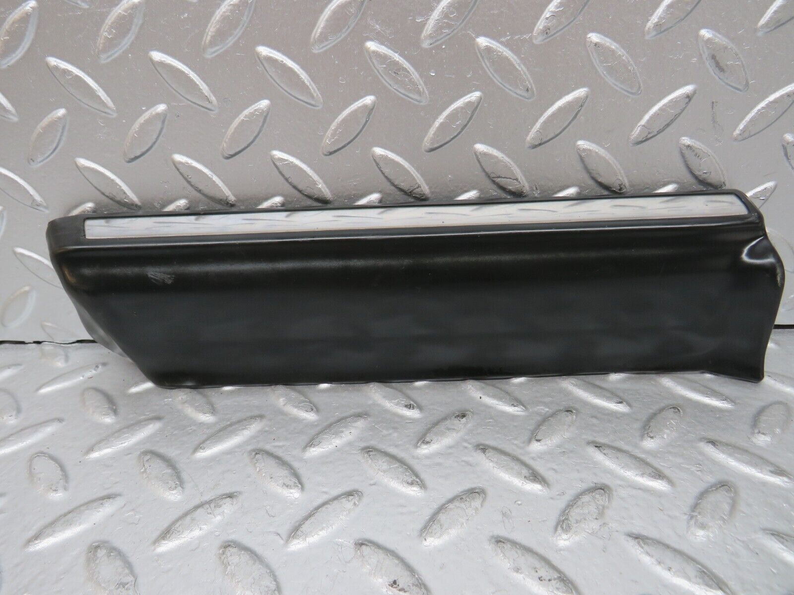 27049 Mercedes-Benz W123 280E Front Left Fender Wing Lower Moulding Trim