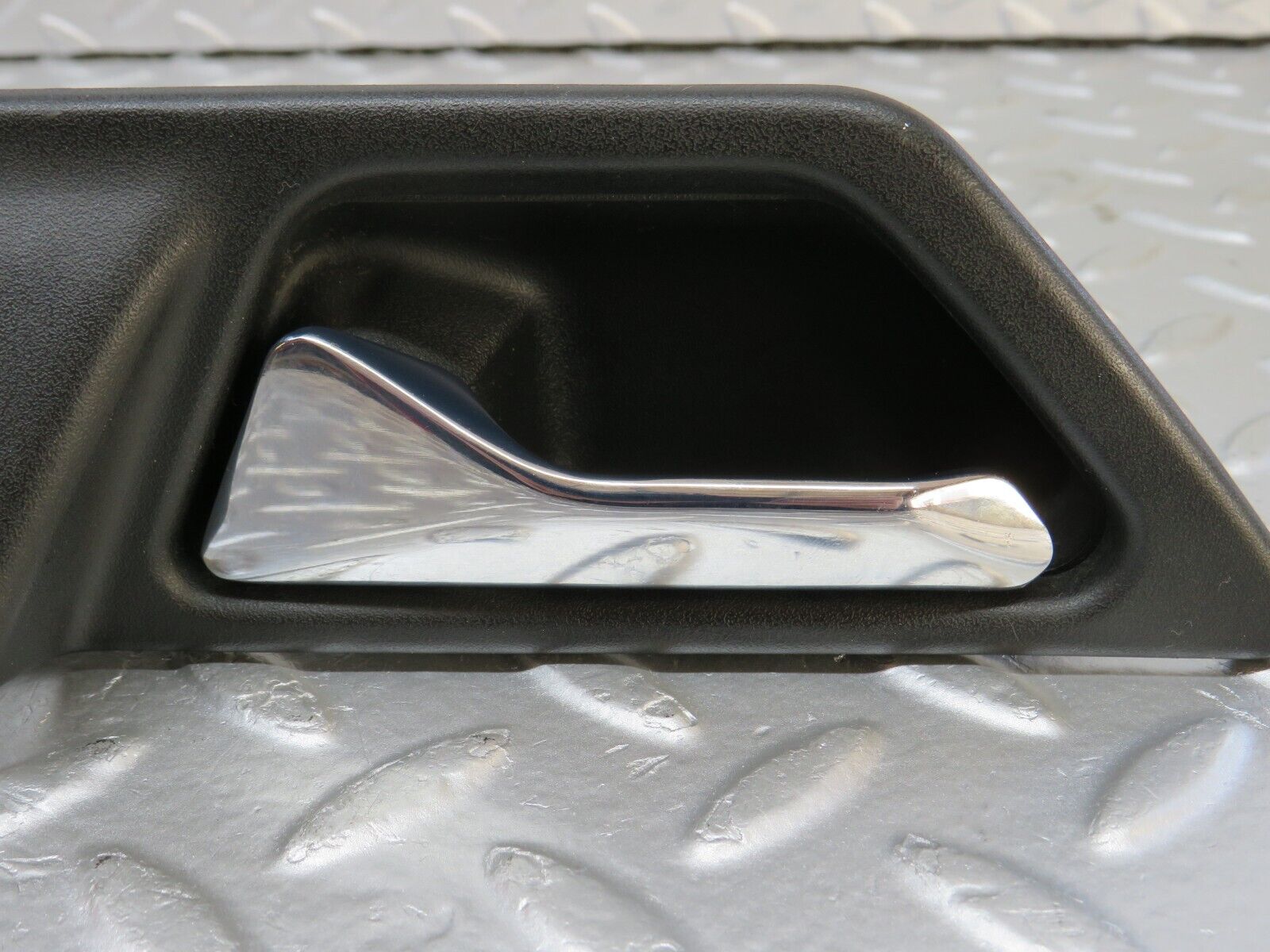 33909 Mercedes-Benz W124 260E Interior Door Handle Rear Left 1247600161