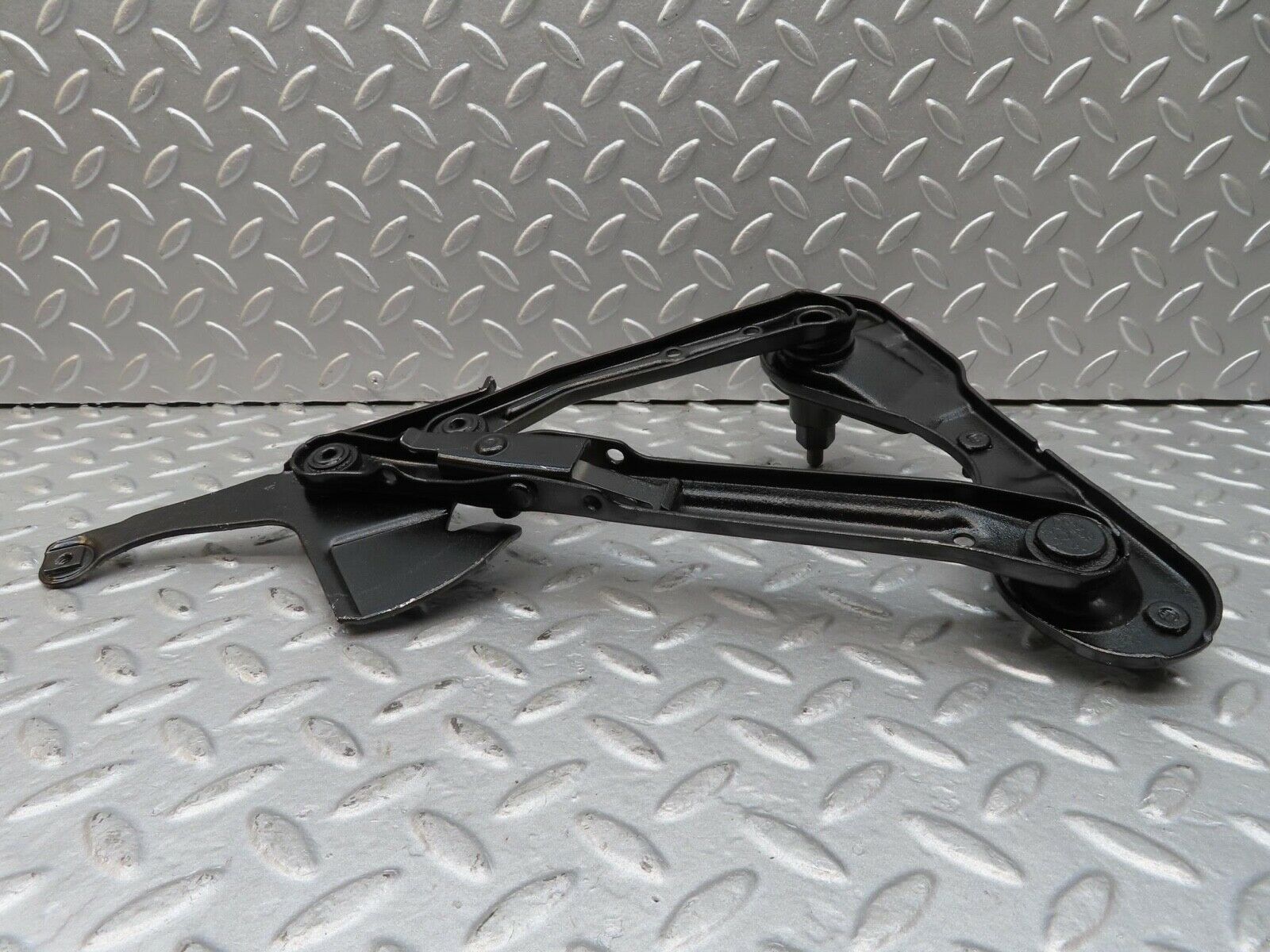 16424 Mercedes-Benz W124 260E Bonnet Hinge Right Side