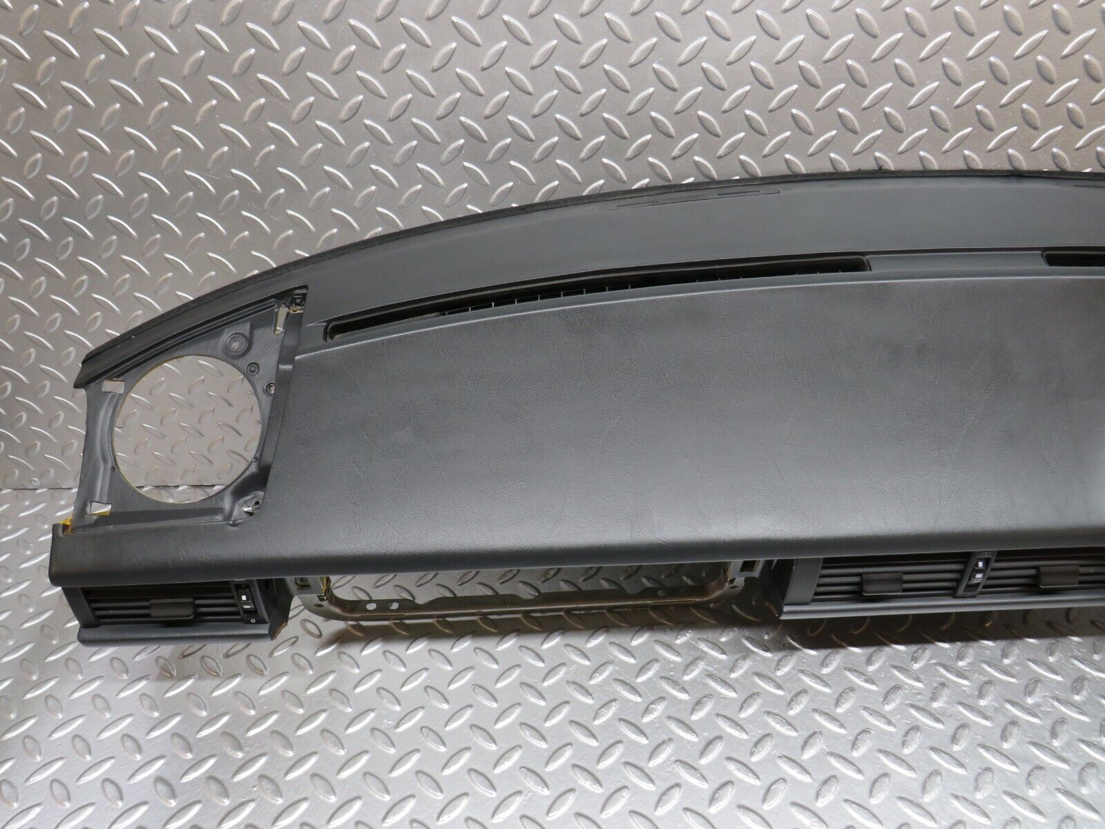 31338 Mercedes-Benz S124 220TE Wagon Dashboard Black