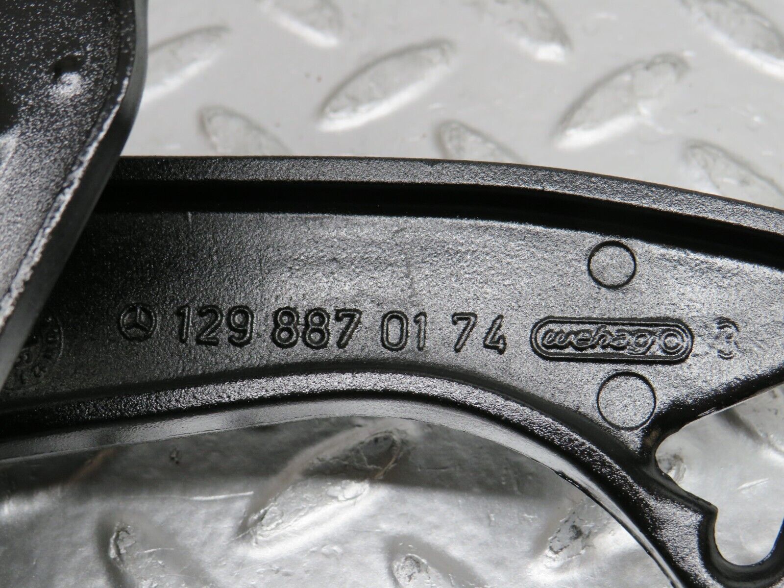 31441 Mercedes-Benz S124 220TE Wagon Bonnet Hinge Left Side 1298870174