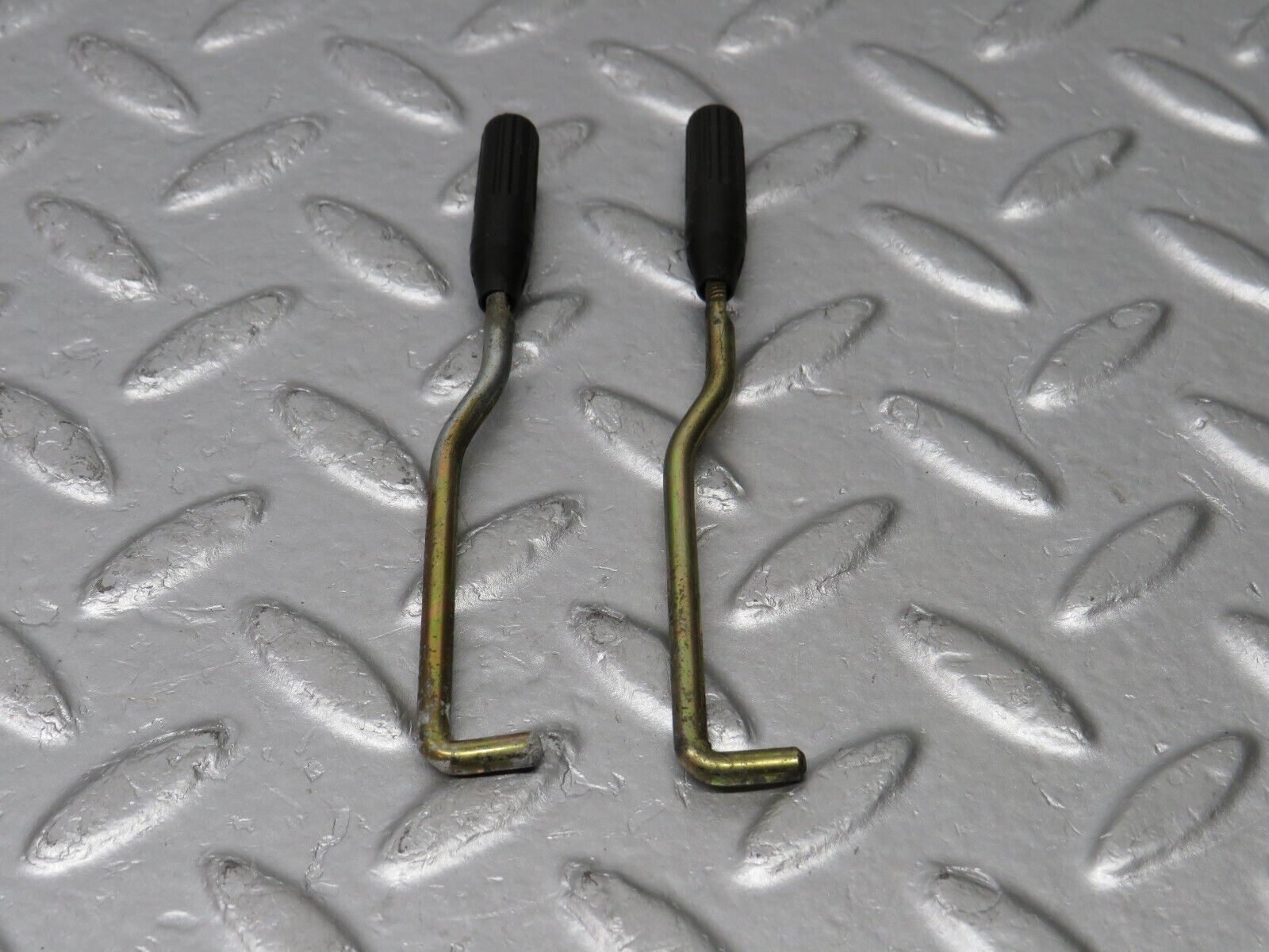 38914 Mercedes-Benz W201 190E 2.6L Front Door Lock Knob