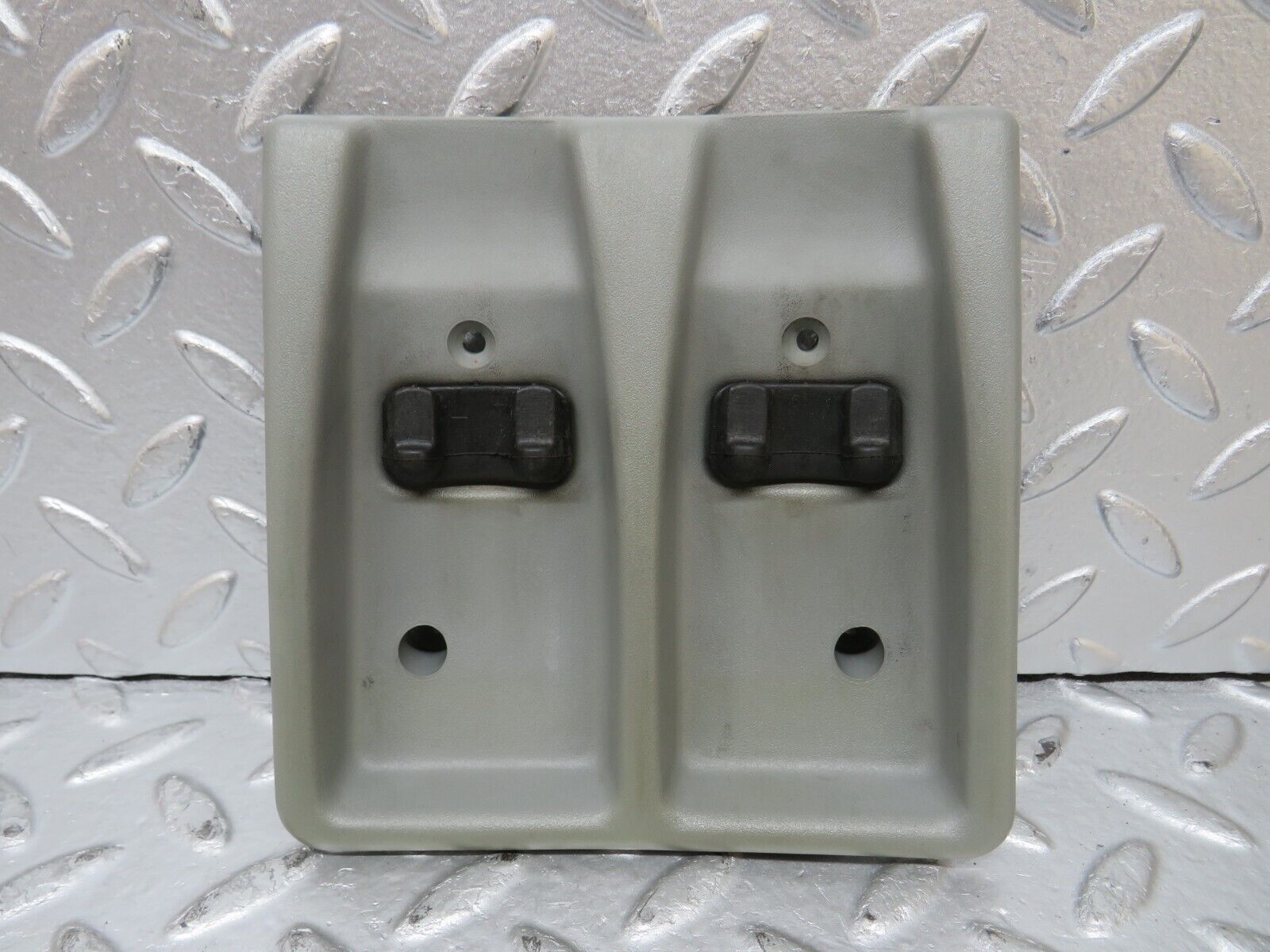 32722 Mercedes-Benz S124 300TE Wagon Seat Belt Buckle Holder 1246840418