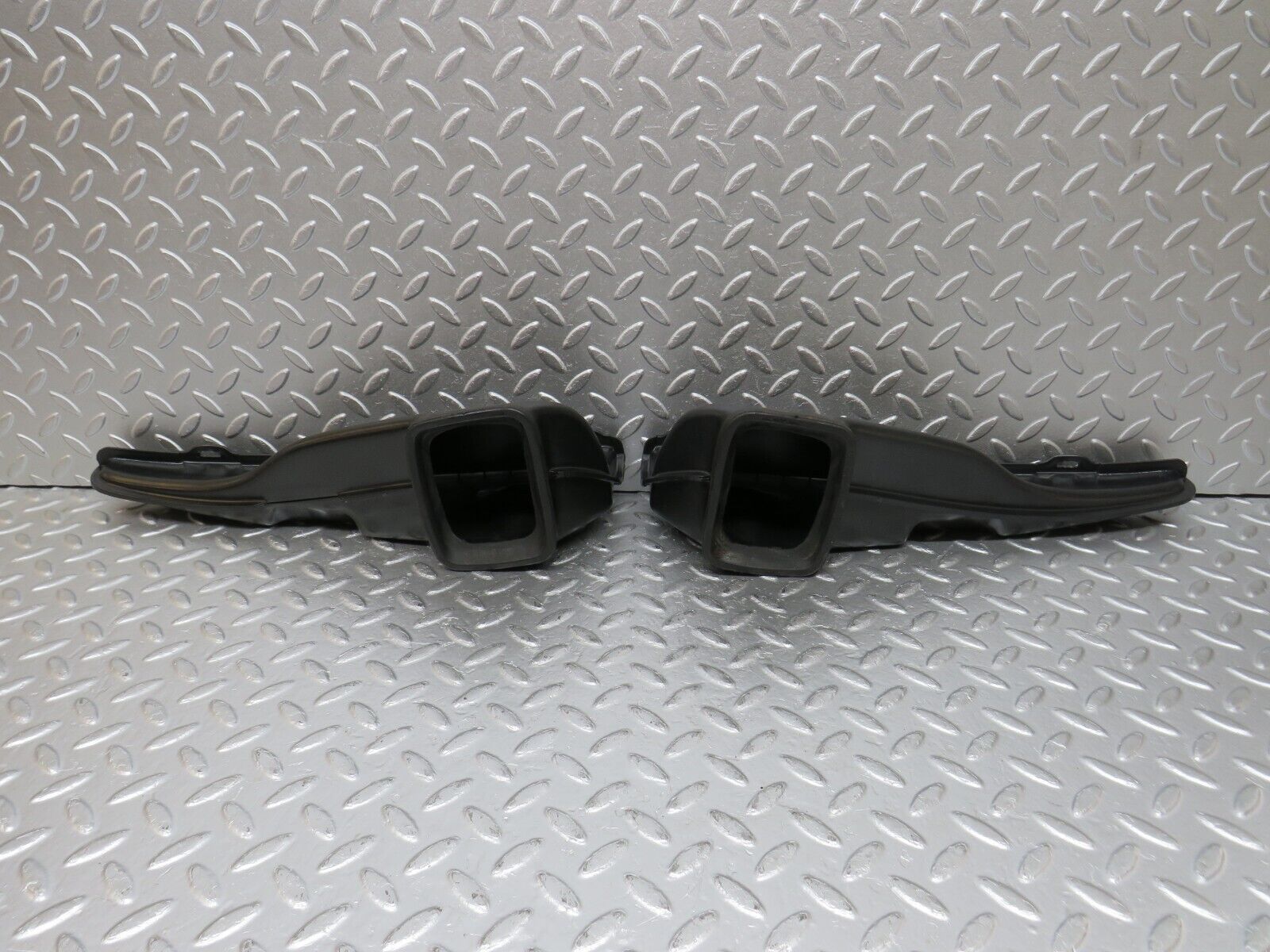 34437 Mercedes-Benz C126 380SEC Coupe Dashboard Air Vent Duct Pair 1268300219