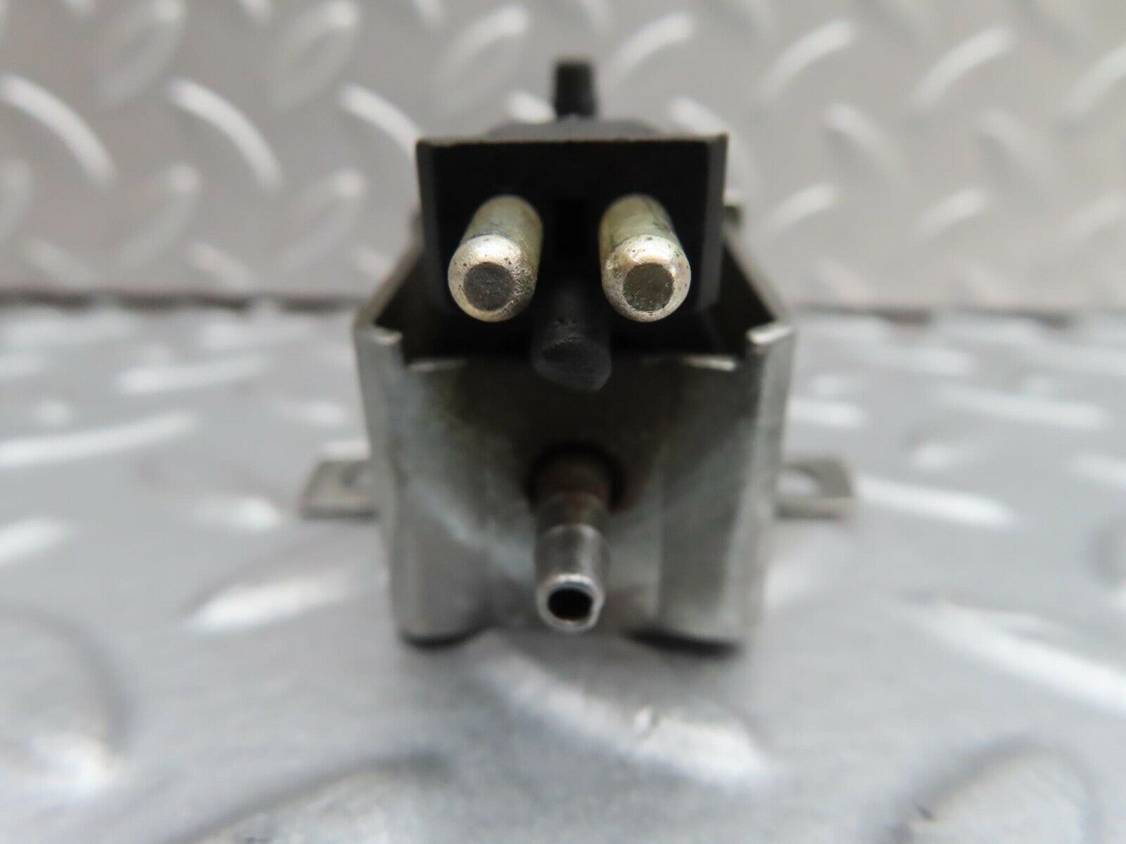 16123 Mercedes-Benz W123 280E Vacuum Solenoid 0015406897