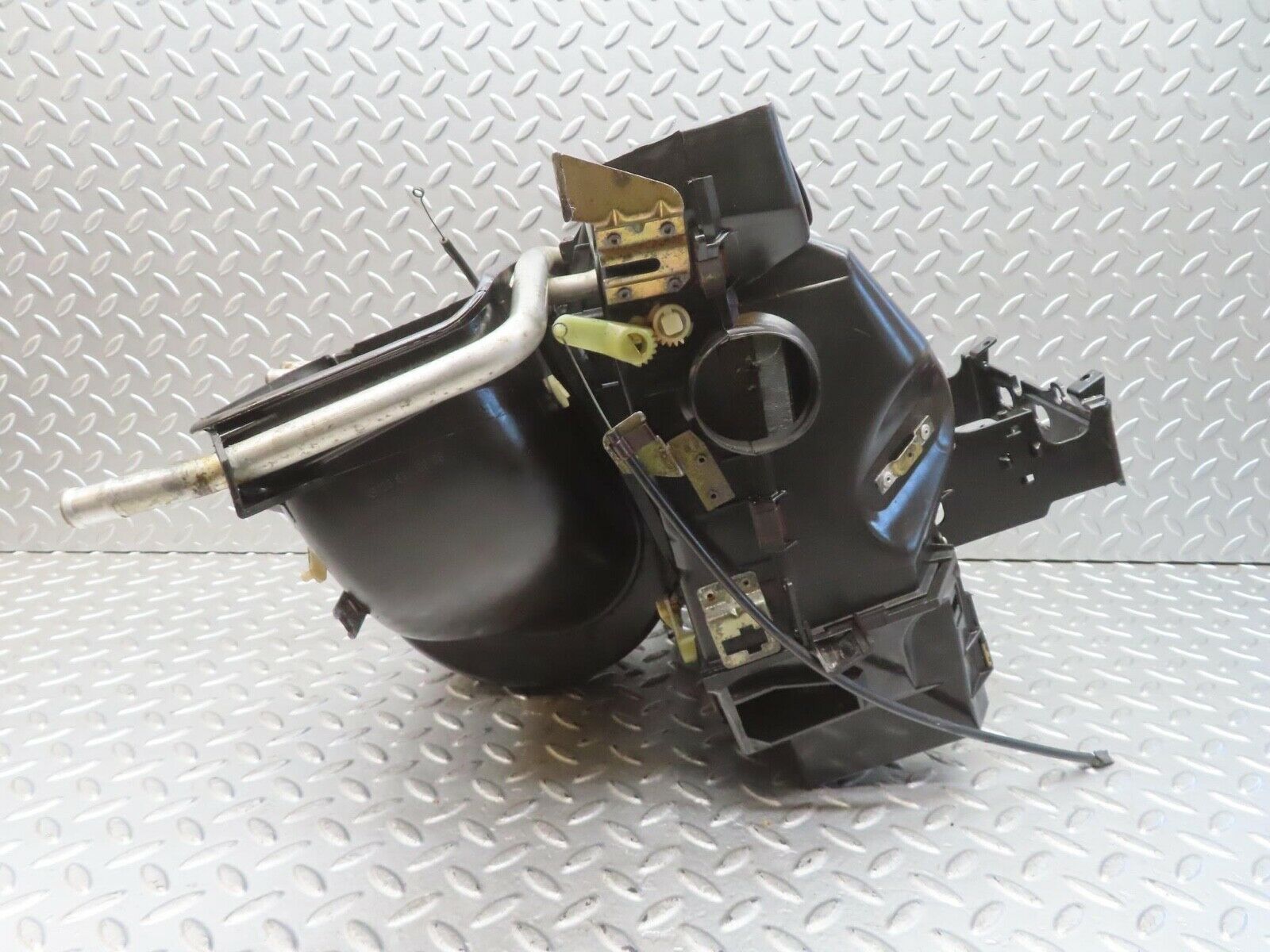 13666 Mercedes-Benz W123 200 Heater Box Blower Housing Behr 1238300008