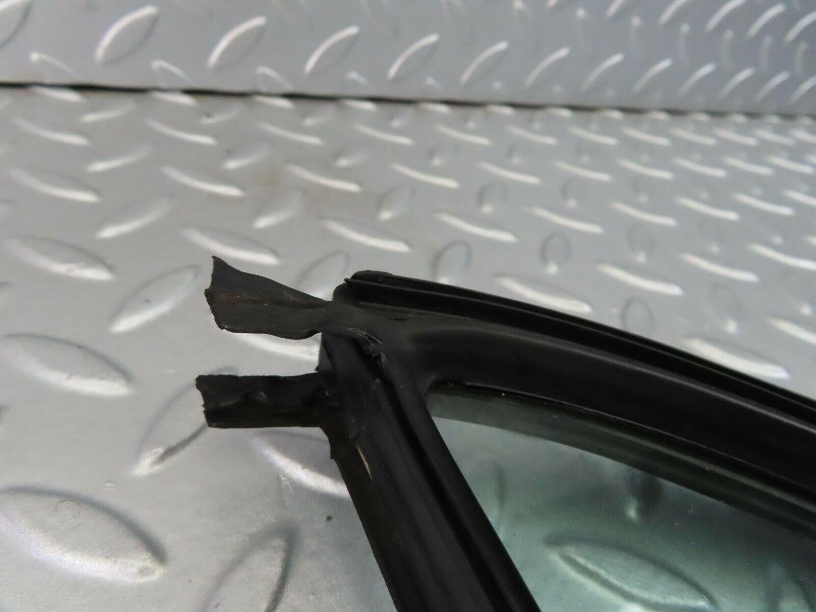 7257 Mercedes-Benz W116 450SE Rear Right Quarter Window