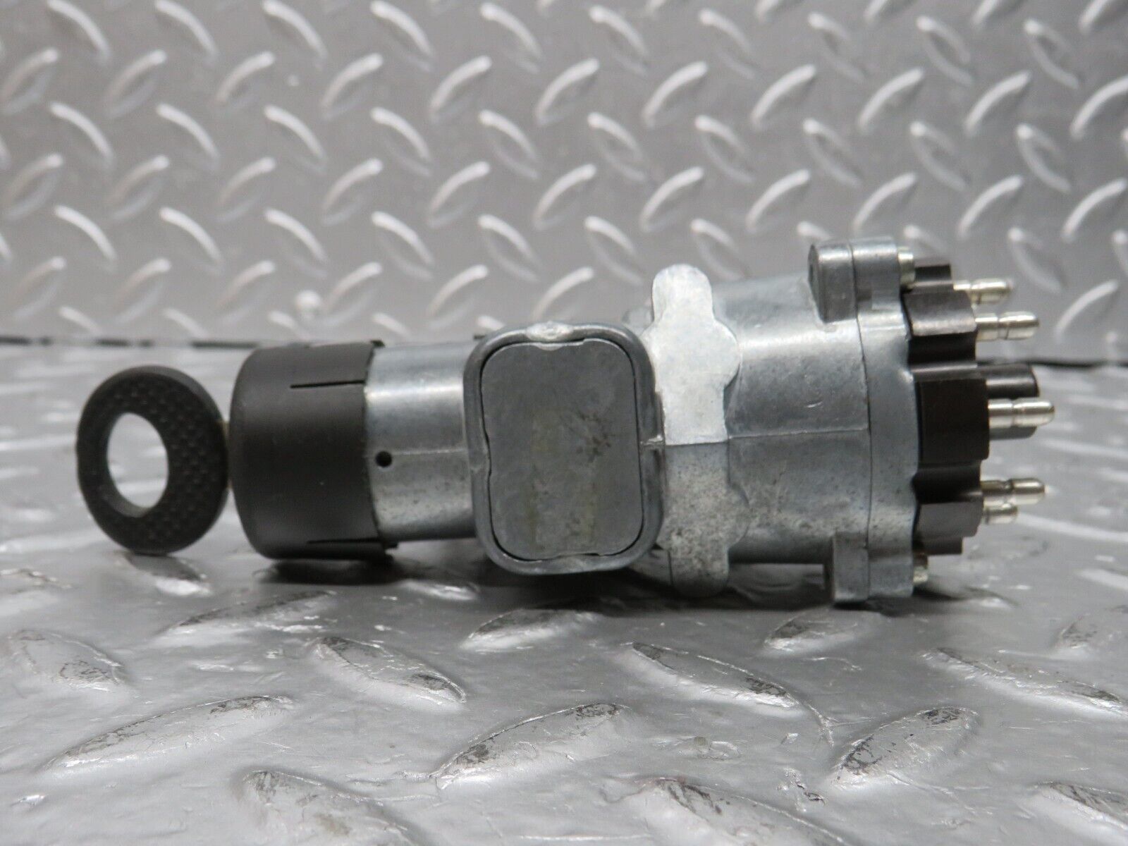 31073 Mercedes-Benz W123 200D Steering Lock Ignition Switch With Key