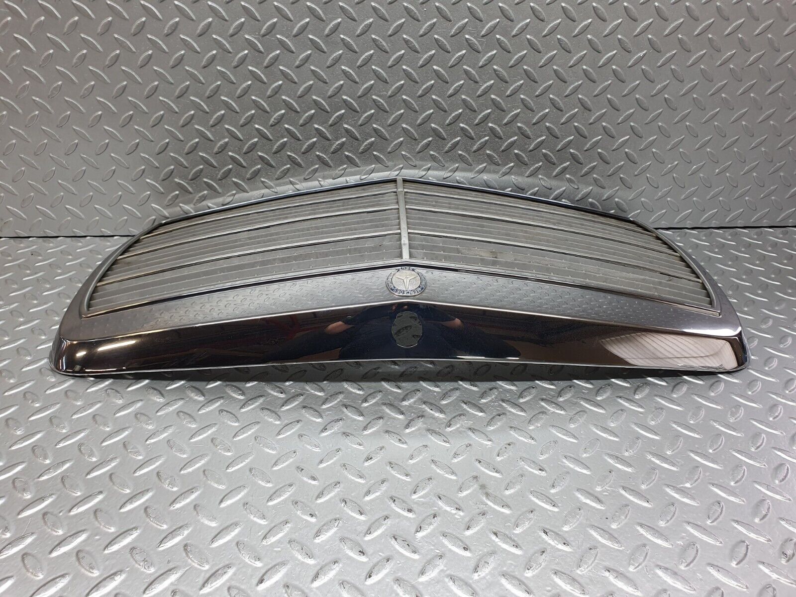 41221 Mercedes-Benz W126 300SE Bonnet Grill Chrome 1268880423