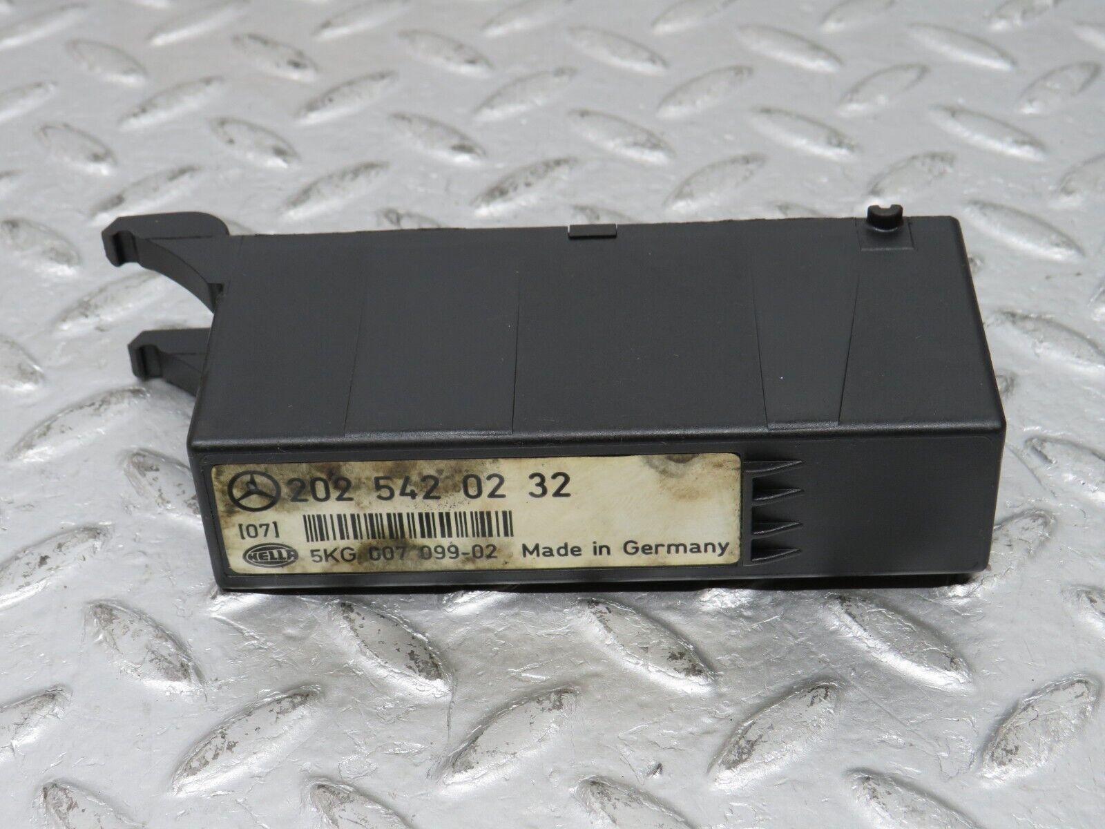 33435 Mercedes-Benz W202 C180 Light Control Unit 2025420232