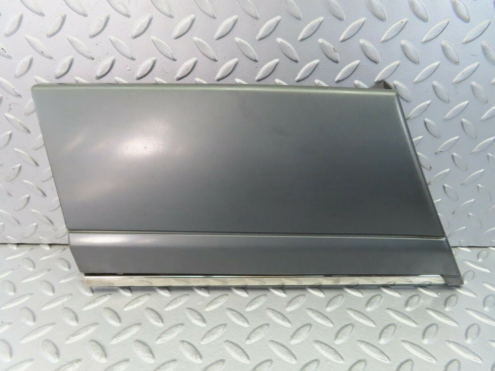 9032 Mercedes-Benz W126 Front Left Fender Wing Moulding Trim 1266903540