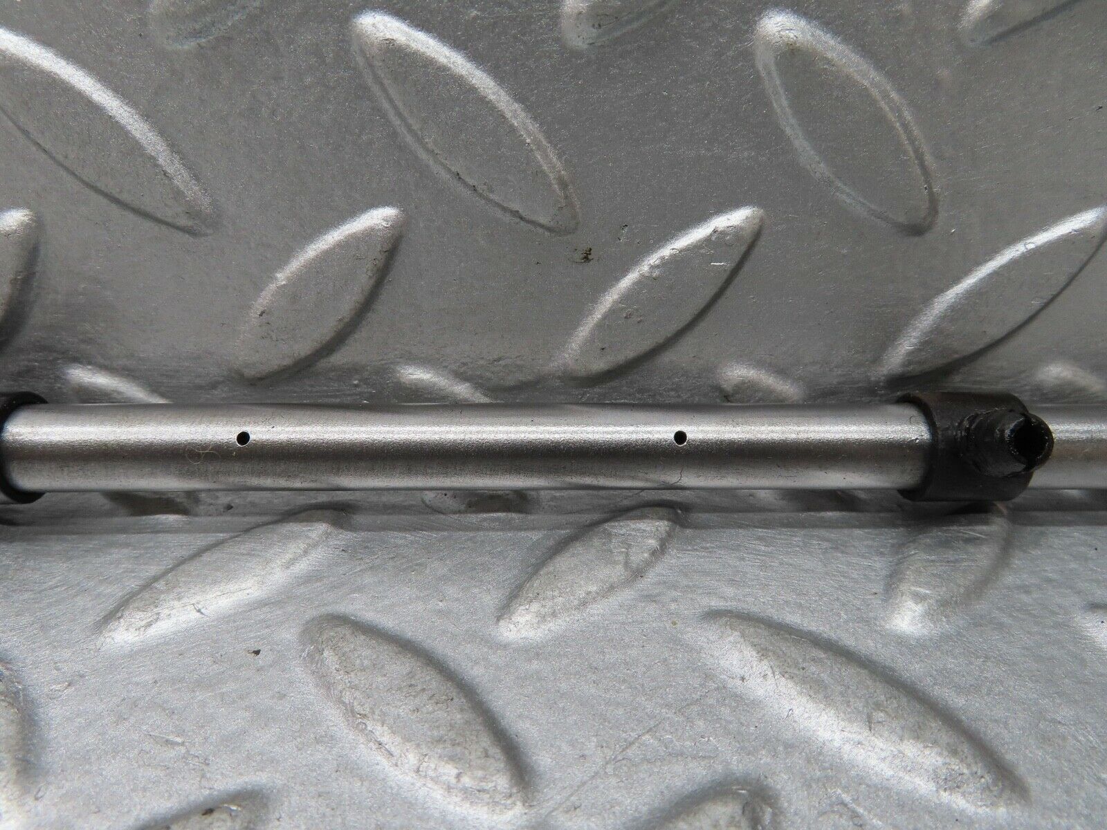 17790 Mercedes-Benz W116 450SEL Camshaft Oil Tube