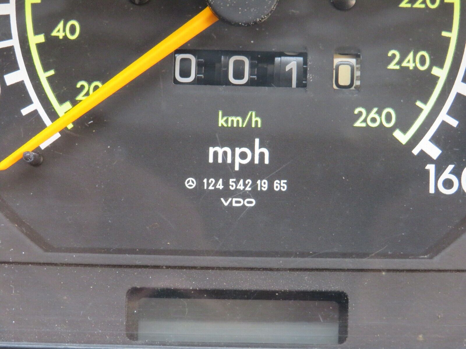 37980 Mercedes-Benz A124 320E Cabriolet Instrument Cluster VDO 1244406447 1245421965