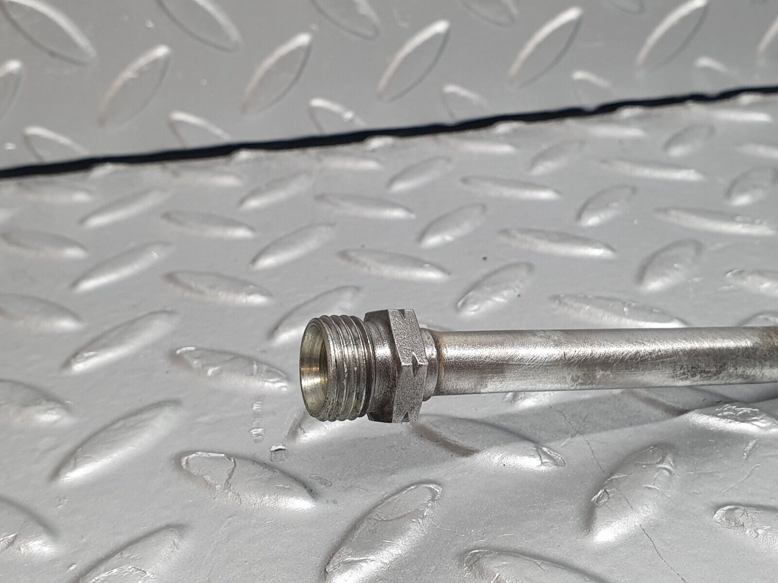 40741 Mercedes-Benz W123 300D Gearbox Oil Pipe