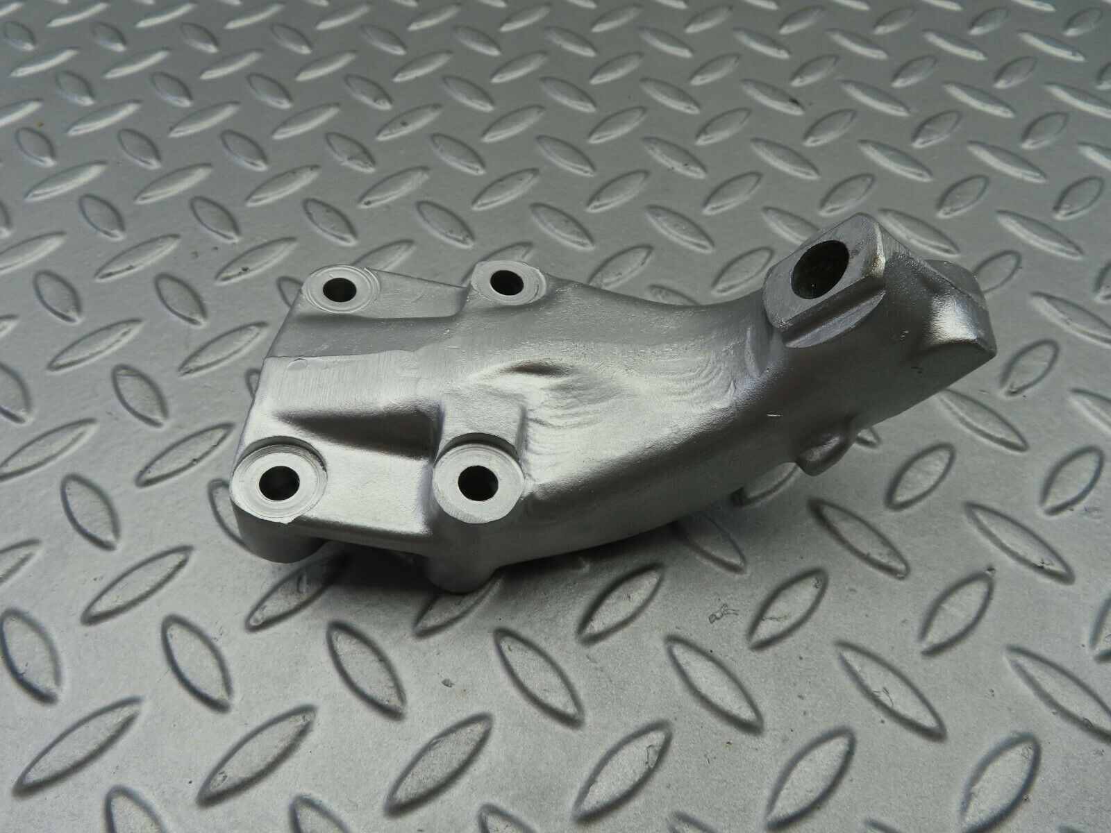 7063 Mercedes-Benz C107 350SLC Coupe Engine Mount Bracket Left Side 1162232204