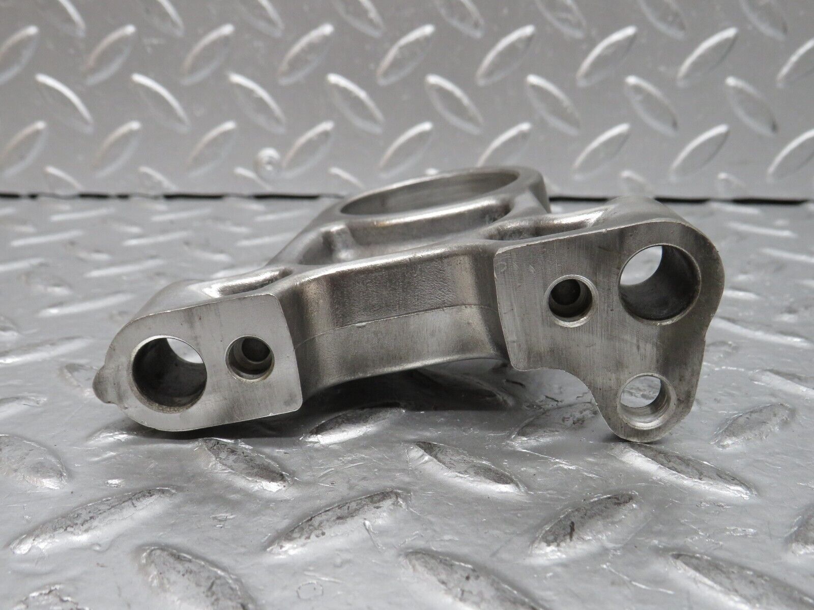 0255 Mercedes-Benz W123 220D Camshaft Tower Bearing 6150510016