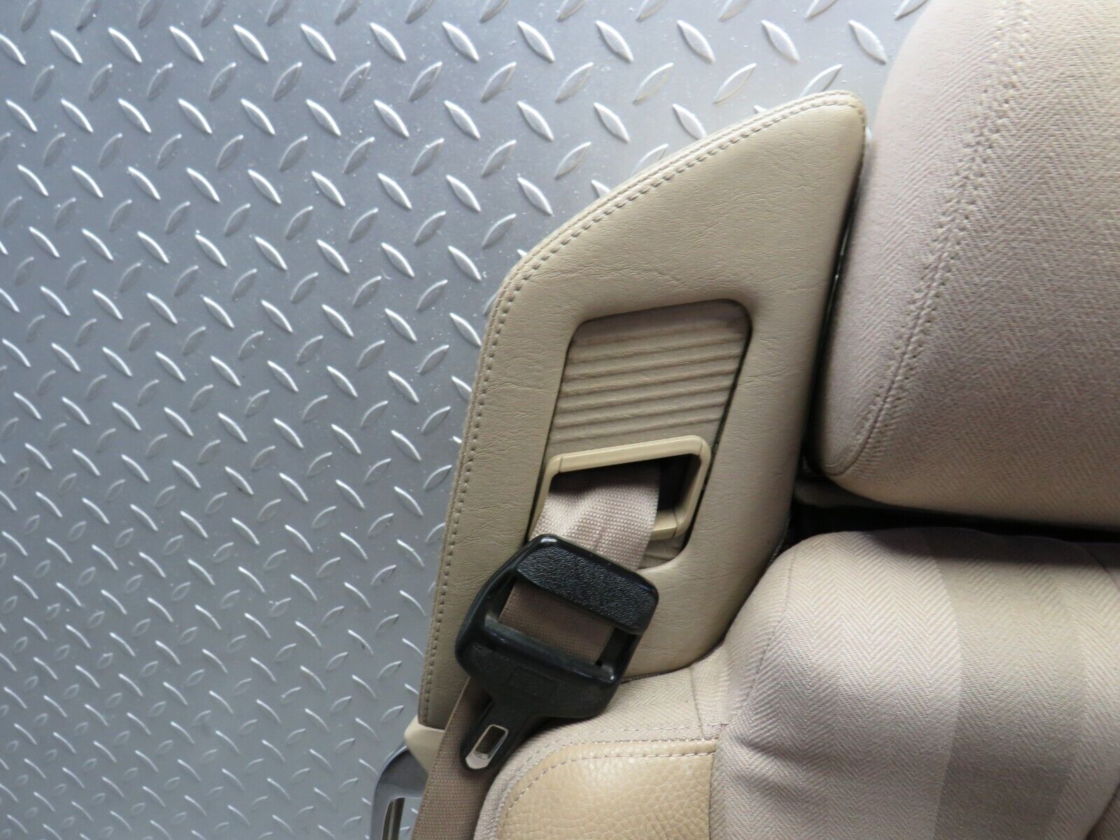 38319 Mercedes-Benz R129 280SL Coupe Electric Front Right Seat Beige