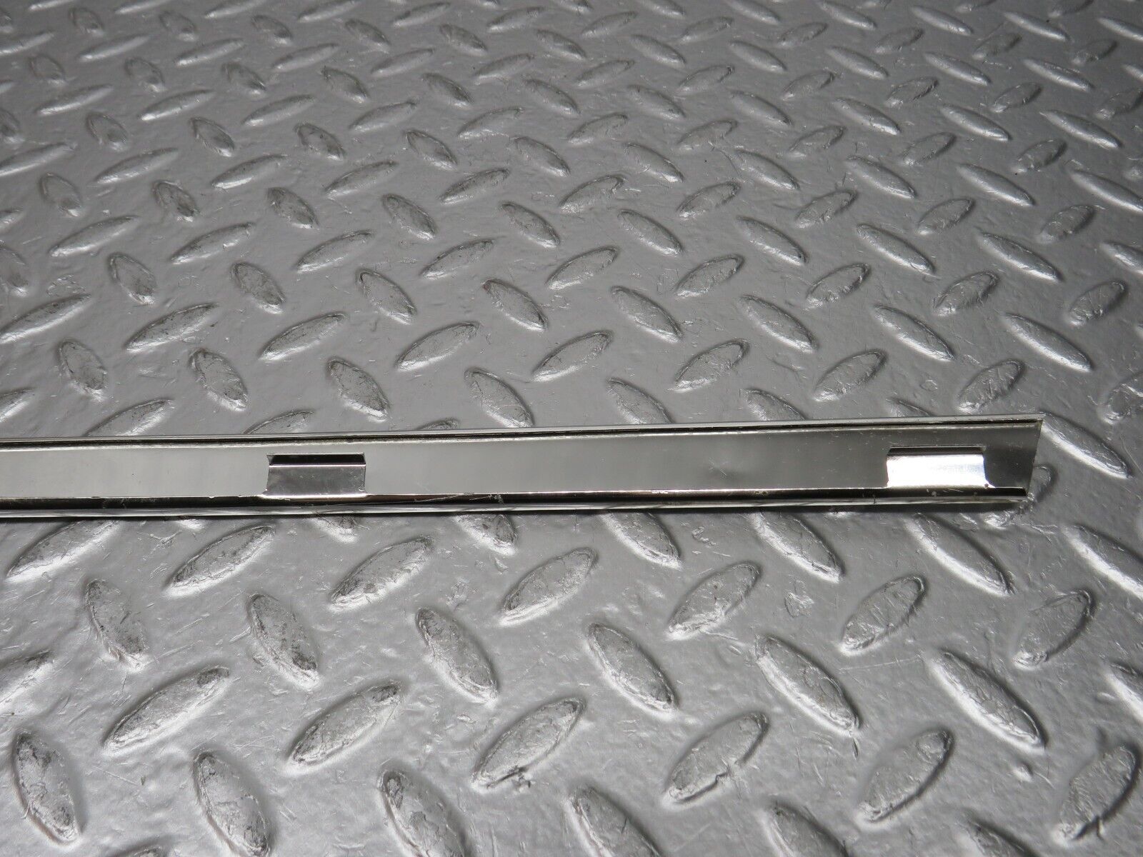 0742 Mercedes-Benz C107 350SLC Coupe Rear Left Window Chrome