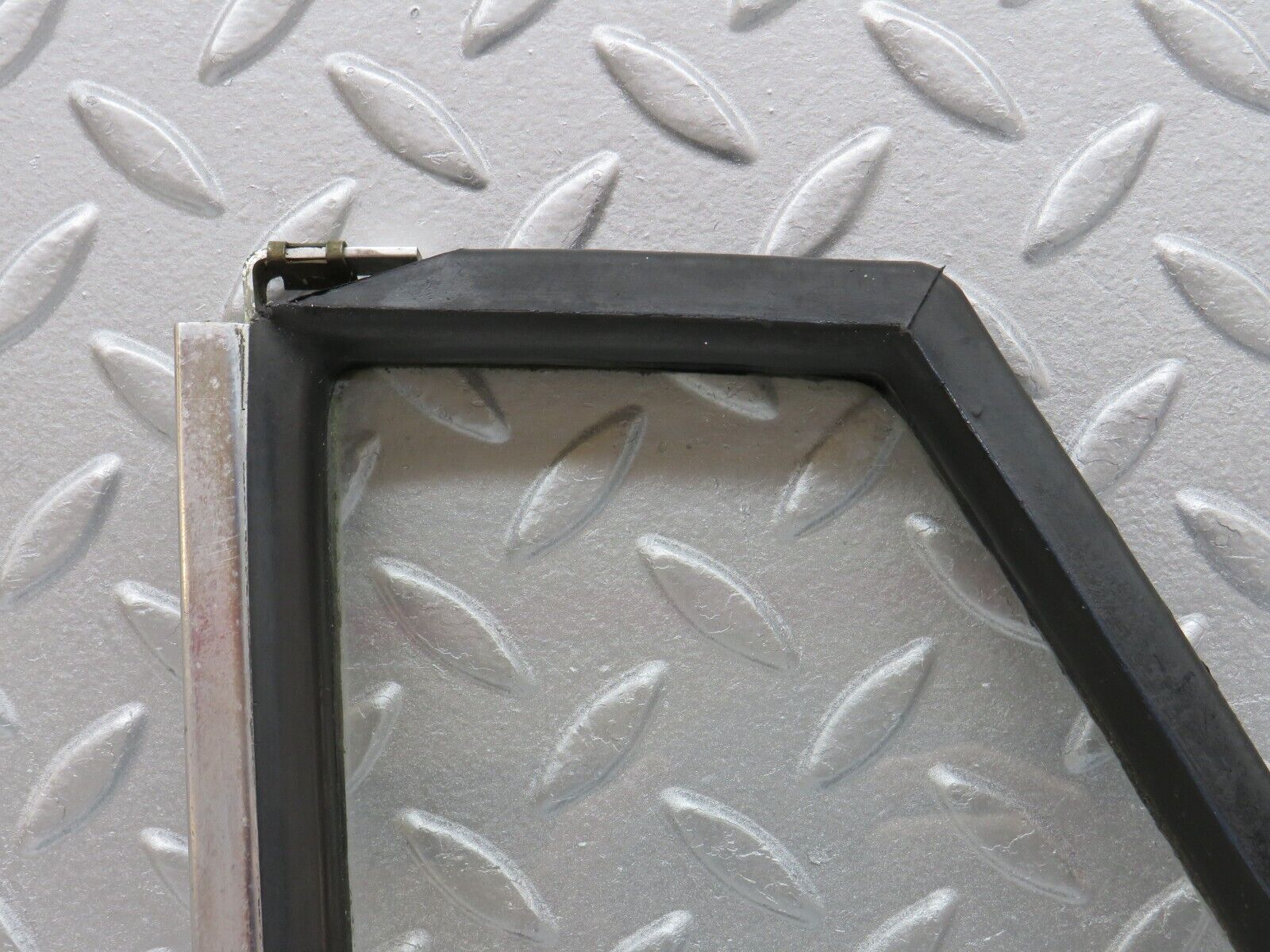 40499 Mercedes-Benz W110 230 Rear Left Quarter Window Glass 1107350124