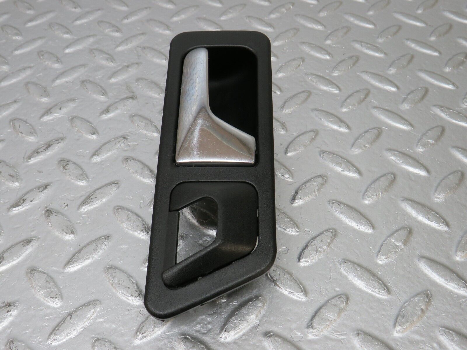 33643 Mercedes-Benz W201 190E 2.0L Right Interior Door Handle 2017660264