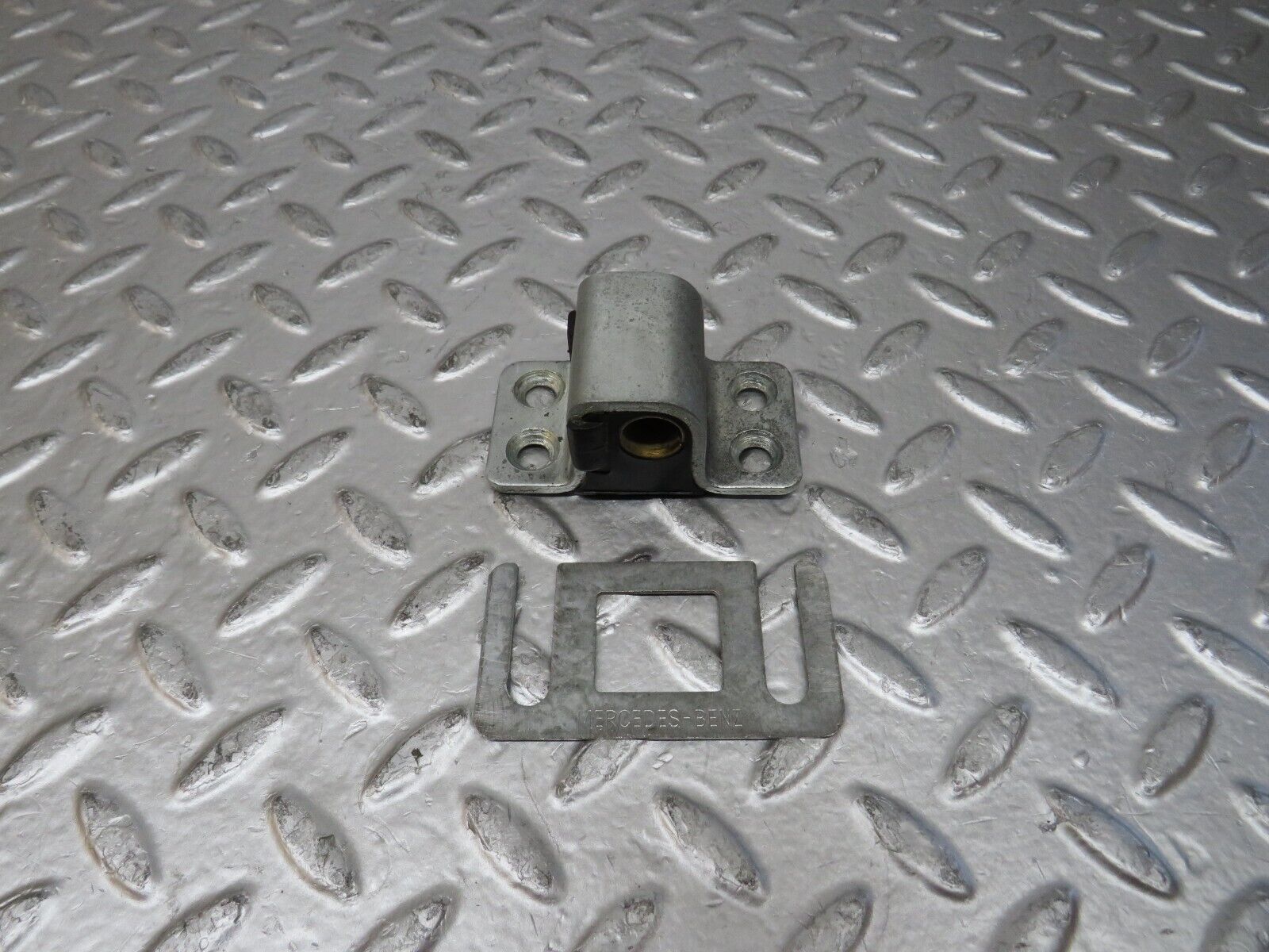 26808 Mercedes-Benz W123 240D Door Lock Latch Rear Left Side