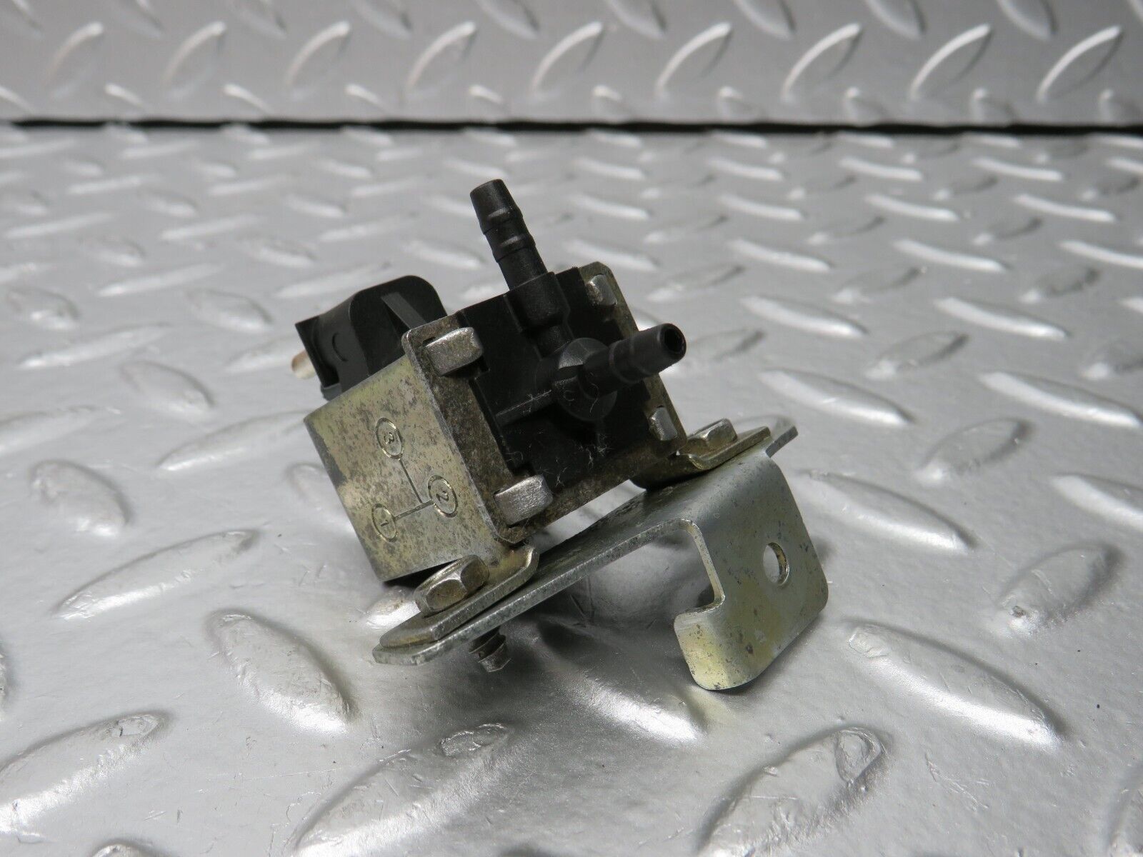 31618 Mercedes-Benz W201 190LE 1.8L Vacuum Control Valve Pierburg 0015407097